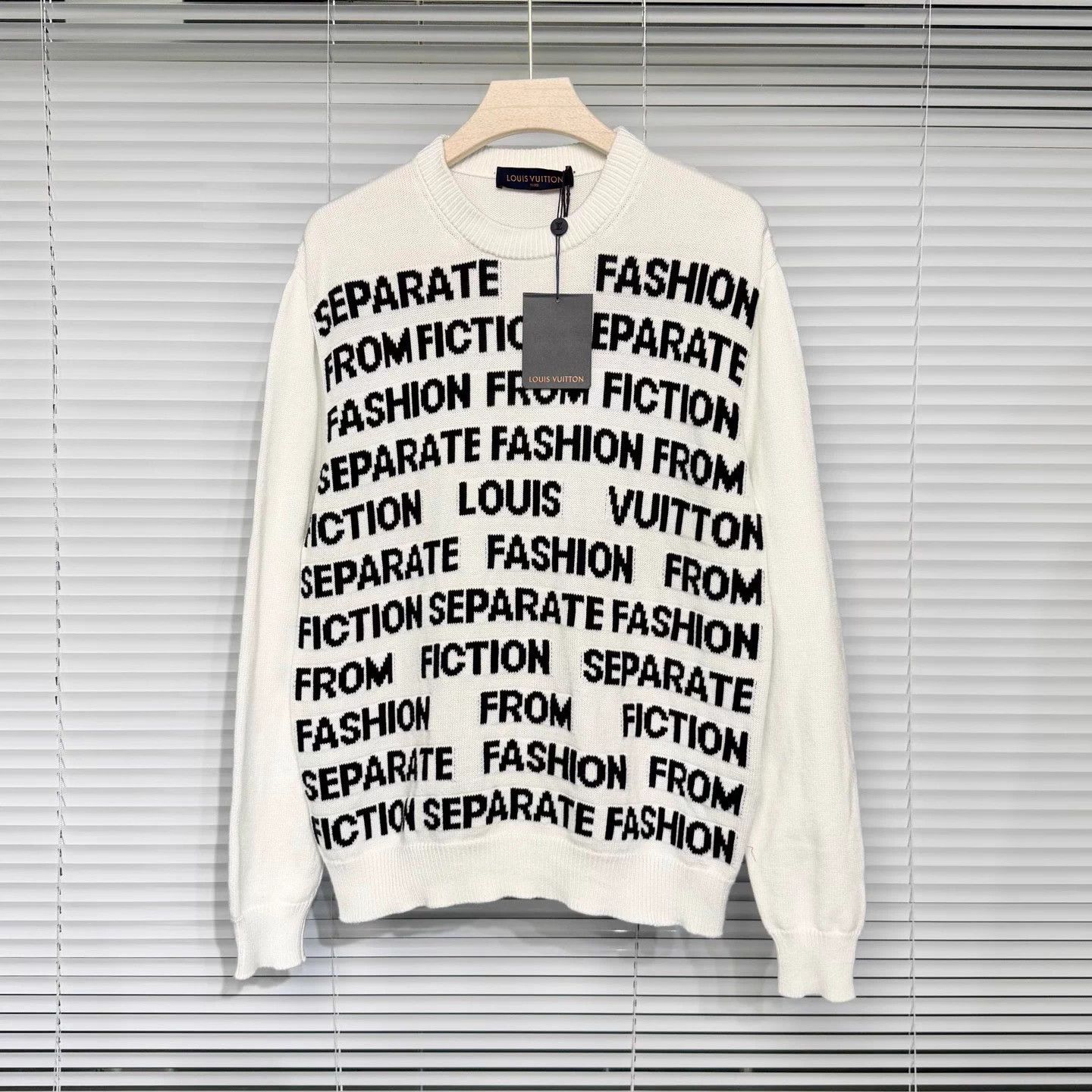 Louis Vuitton LV all over letter logo jacquard knit sweater S white Size US S / EU 44-46 / 1 - 1 Thumbnail