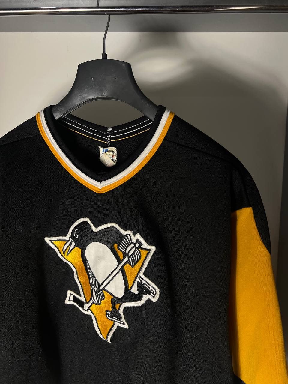 Vintage VERY RARE PITTSBURG PENGUIN CCM NHL RETRO JERSEY Y2K 90s USA Size US M / EU 48-50 / 2 - 4 Thumbnail