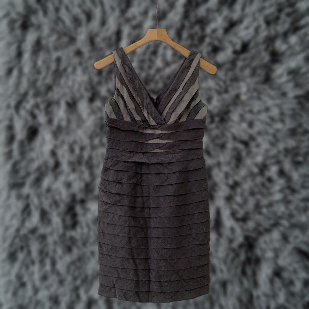 Adrianna Papell ADRIANNA PAPELL Dress Size 6 Womens Layered Sleeveless Mini Gray V-Neck Party Size M / US 6-8 / IT 42-44 - 1 Thumbnail