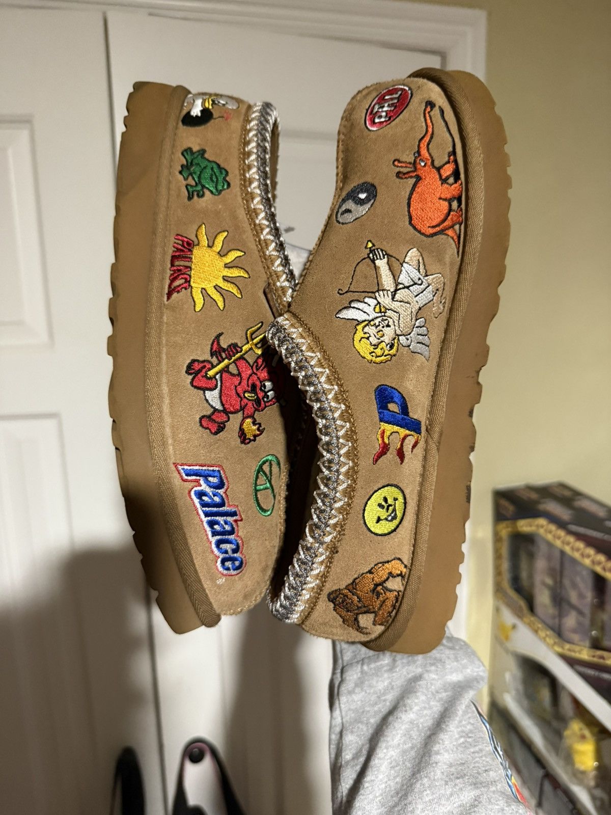 Palace × Ugg Palace X Ugg Beige Tasman Loafer Size US 9 / EU 42 - 2 Thumbnail
