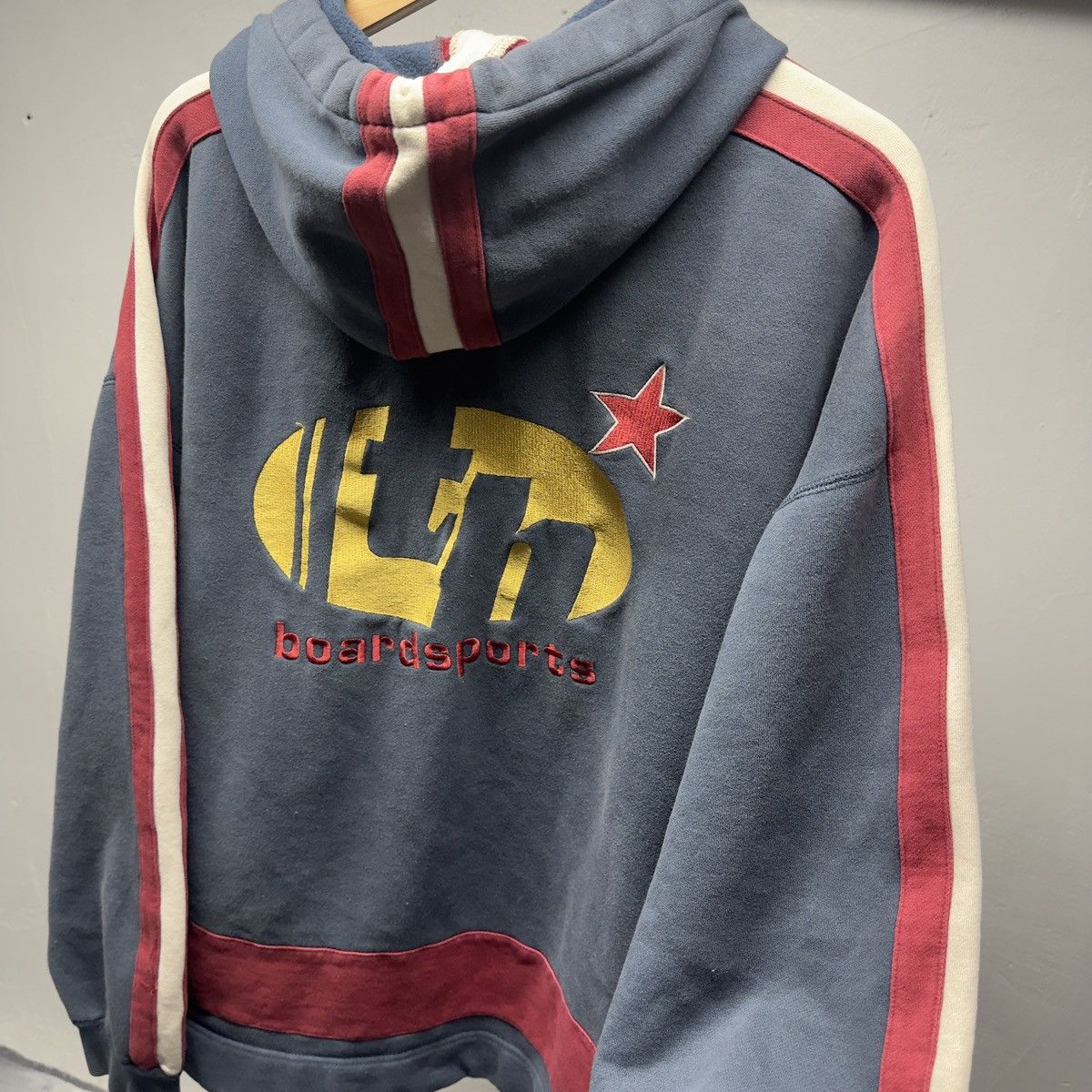 Vintage Tommy Hilfiger Boardsports Hoodie Thrashed Faded ERD Grunge Size US XL / EU 56 / 4 - 8 Thumbnail