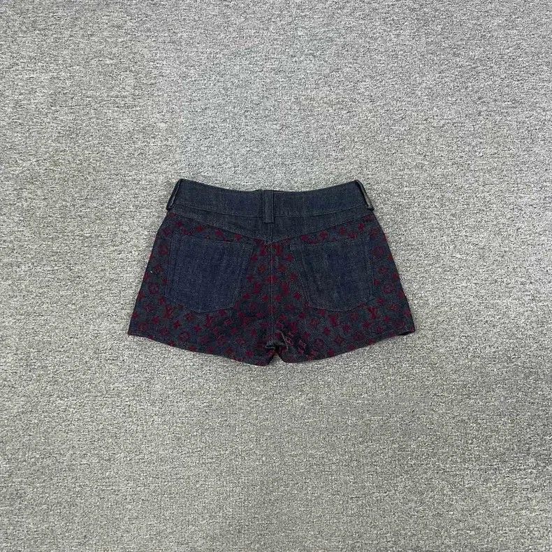 Louis Vuitton Louis Vuitton Flocked full-print presbyopic denim shorts Size US 38 / EU 54 - 2 Thumbnail