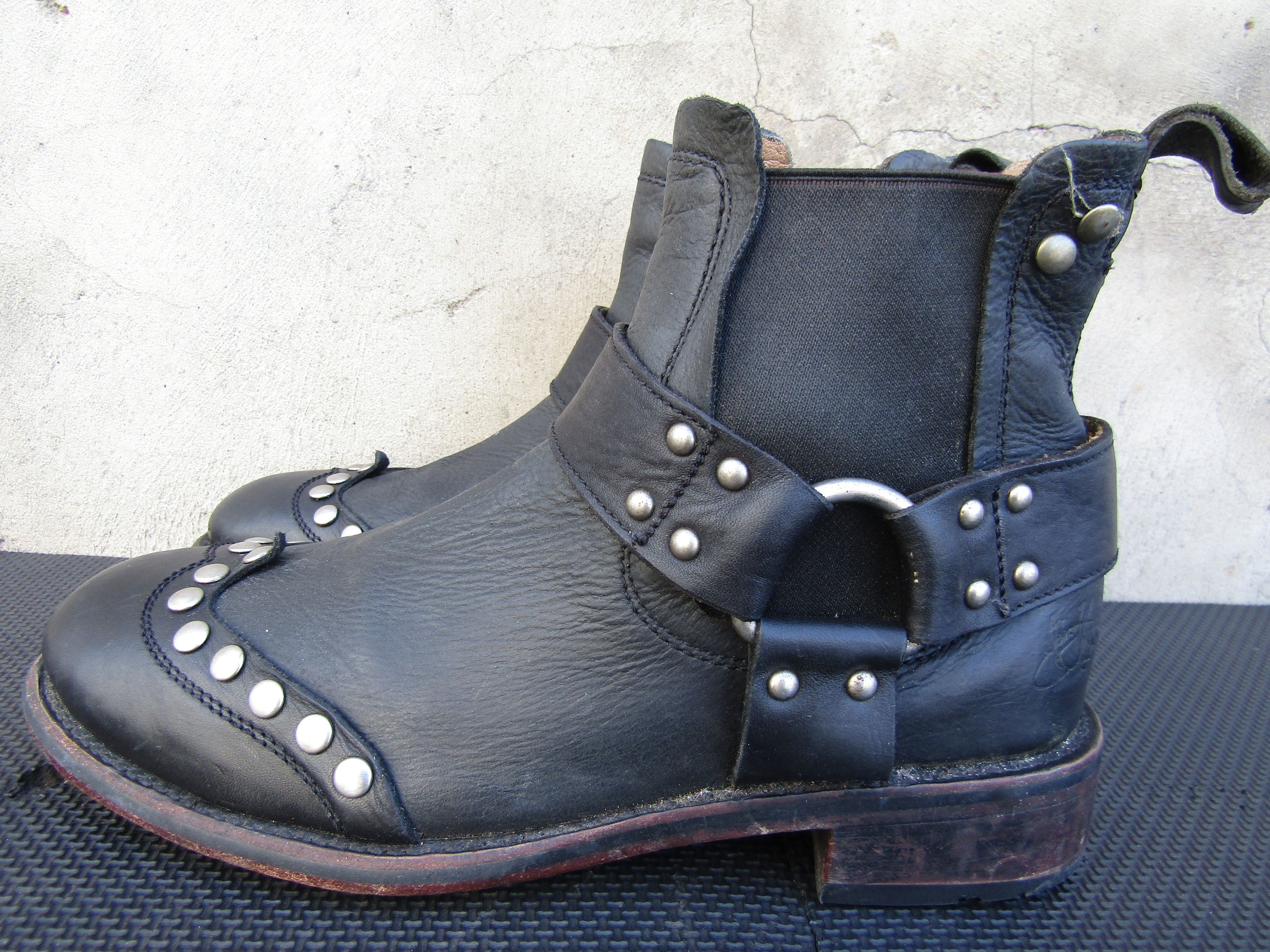 John Fluevog John Fluevorg Dewey Studded chelsea boot Harness Moto Biker Size US 9 / EU 42 - 3 Thumbnail
