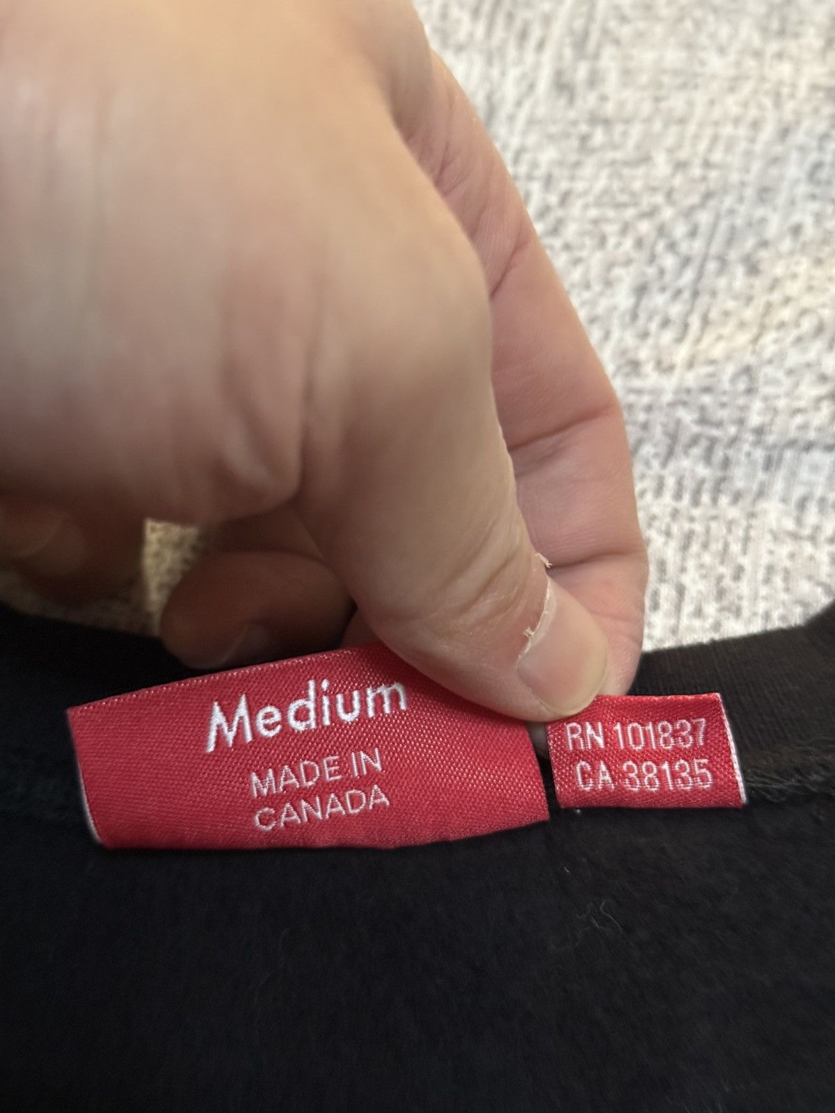 Supreme Supreme fw18 black on black box logo crewneck Size US M / EU 48-50 / 2 - 7 Thumbnail
