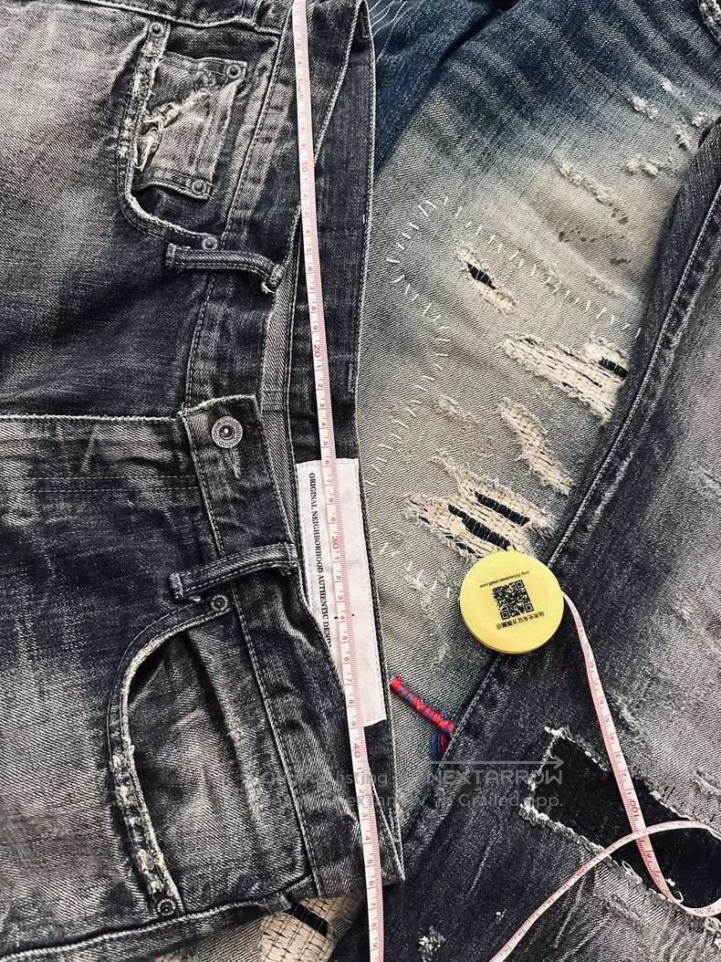 Neighborhood Neighborhood size L jeans Size US 27 - 8 Thumbnail