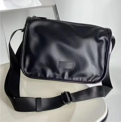 Individualized Shirts Fashion y2k faux leather shoulder bag messenger bag Size ONE SIZE - 3 Thumbnail