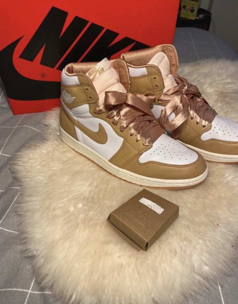 Nike WMNS Air Jordan Retro HI OG Praline/ white-sail Size US 11 / IT 41 - 2 Thumbnail