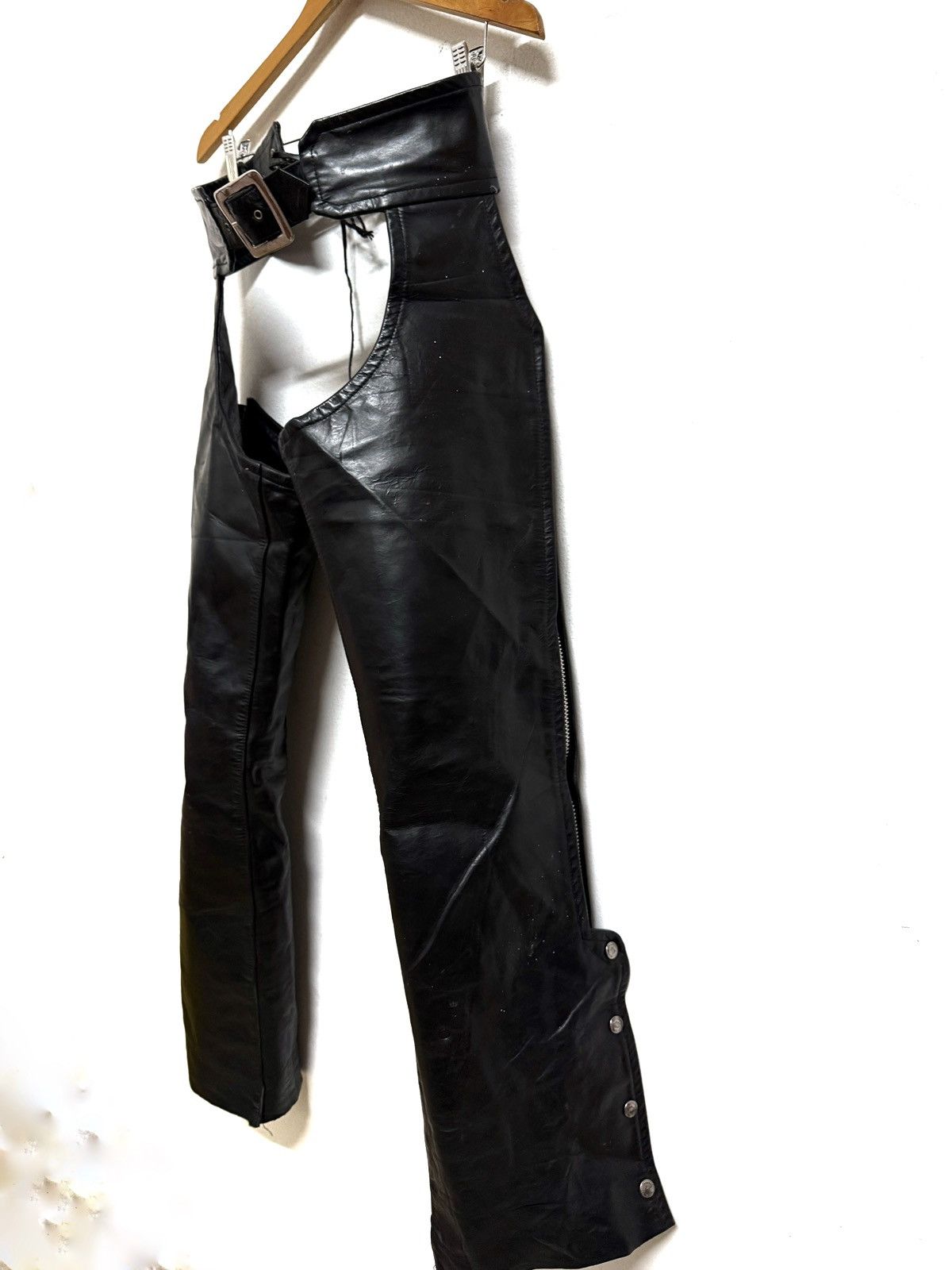 Chaps × Genuine Leather × Indian Motorcycle Indian Motorcycle Traditional Leather Chaps Size US 30 / EU 46 - 4 Thumbnail