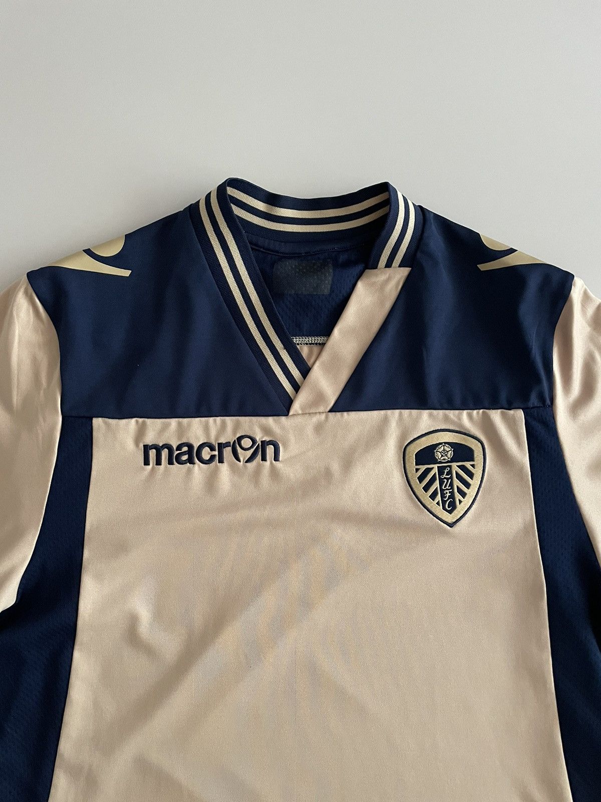 Macron Leeds United FC 2013-14 Away Jersey Size US L / EU 52-54 / 3 - 3 Thumbnail