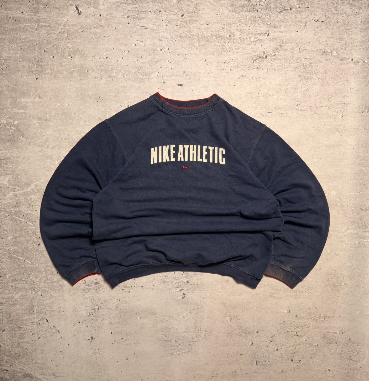NIKE ATHLETIC VINTAGE CENTER LOGO OVERSIZE BOXY SWEATSHIRT