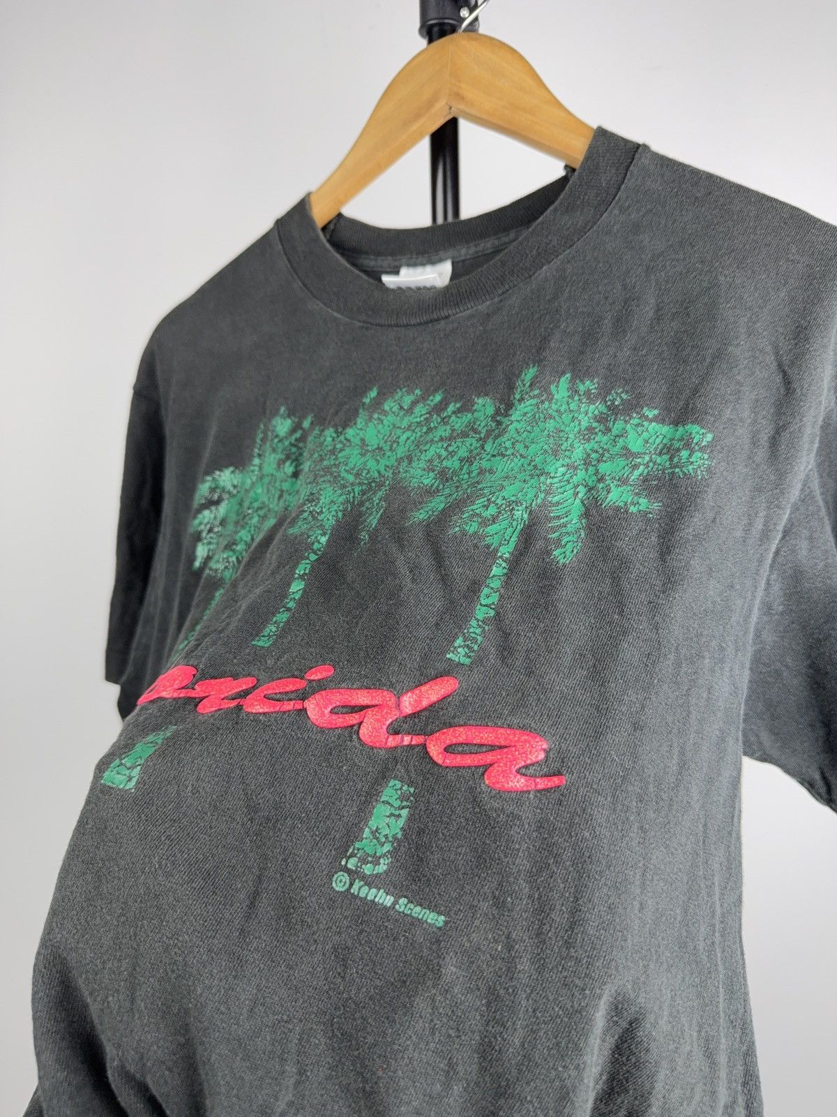 Vintage VNTG 90s Retro Florida Palm Trees USA Distressed Faded Tee Size US L / EU 52-54 / 3 - 9 Thumbnail