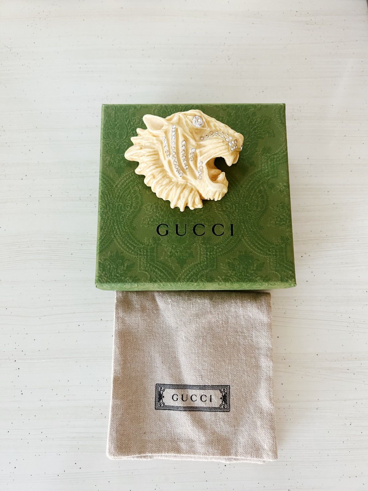 Gucci NWOT Gucci Tiger Resin Brooch Size ONE SIZE - 3 Thumbnail