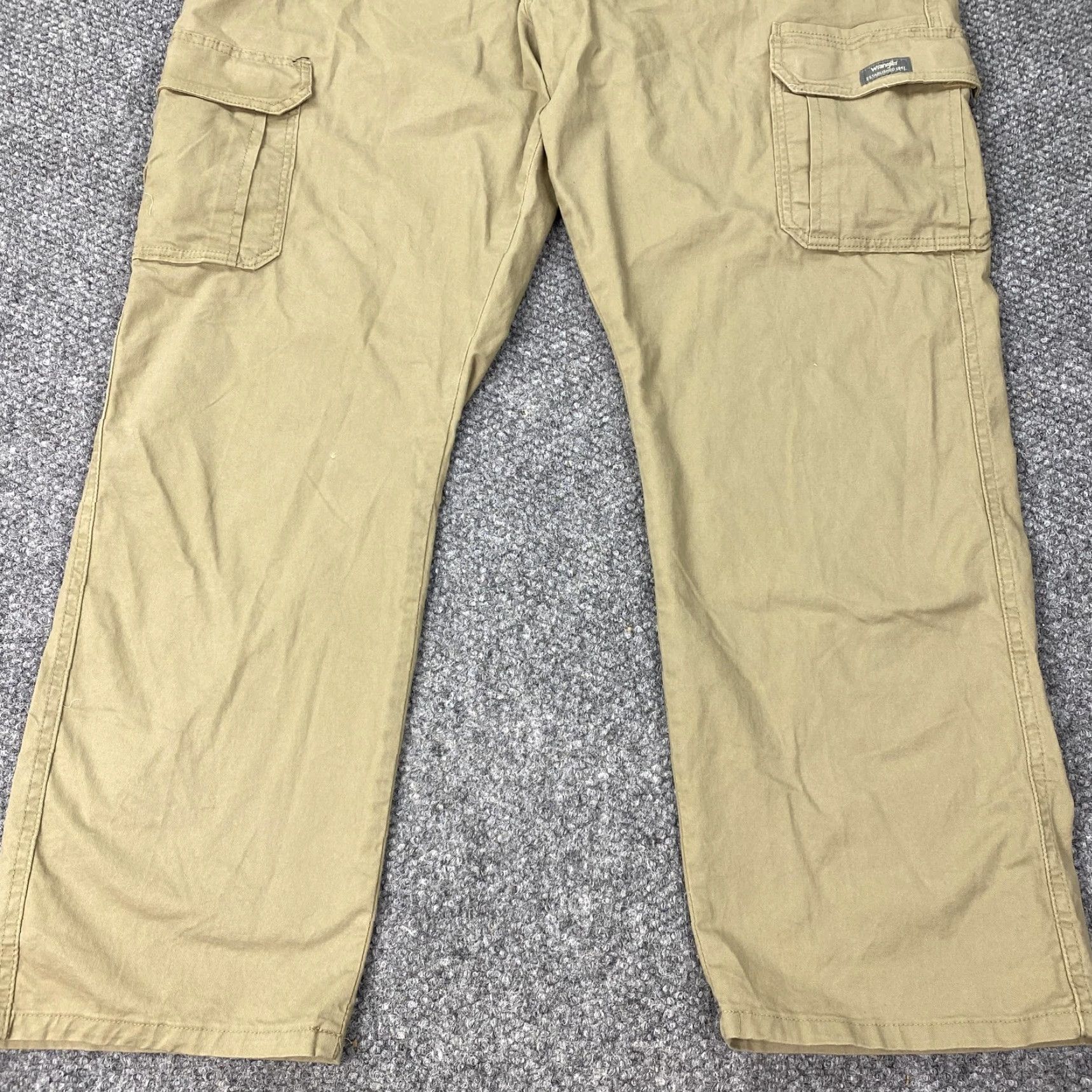 Wrangler Wrangler Cargo Pants Men 42x30 Khaki Relaxed Fit Canvas Workwear Travel Large Waist Size US 42 / EU 58 - 3 Thumbnail