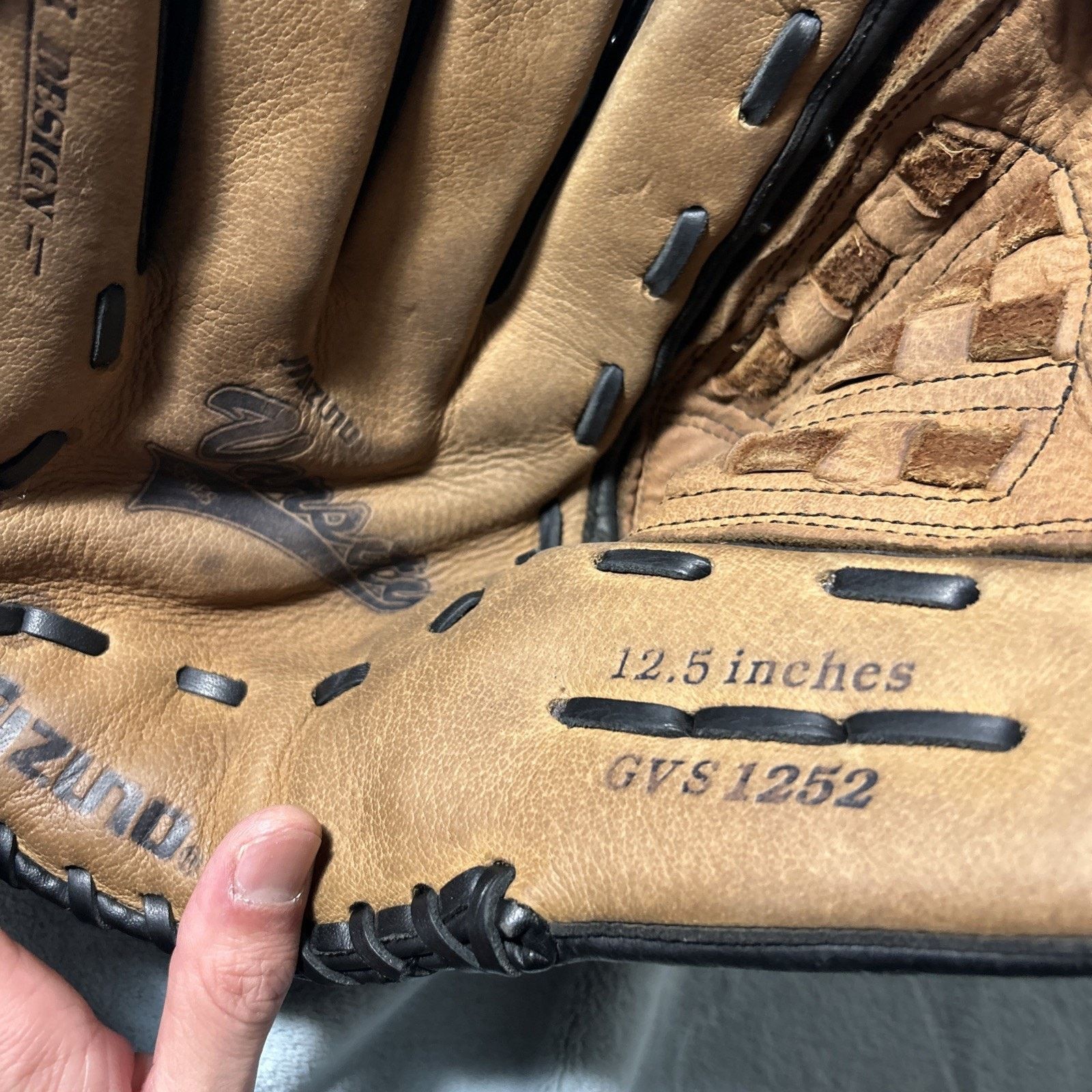 Mizuno Mizuno GVS 1252 Premium Franchise Leather Glove Left Hand Size ONE SIZE - 8 Thumbnail