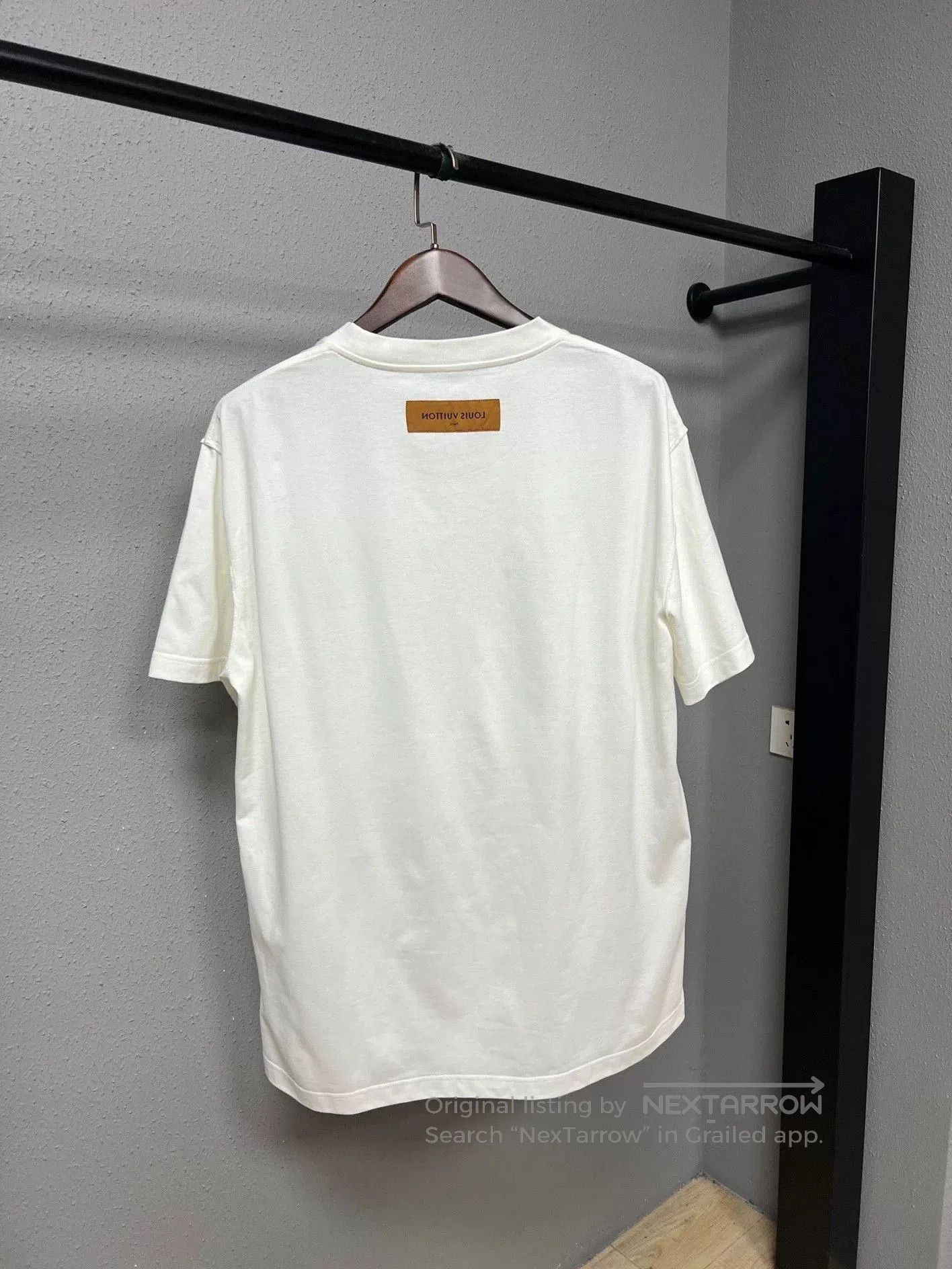 Louis Vuitton louis vuitton white embossed logo short sleeve. Size US XL / EU 56 / 4 - 2 Thumbnail