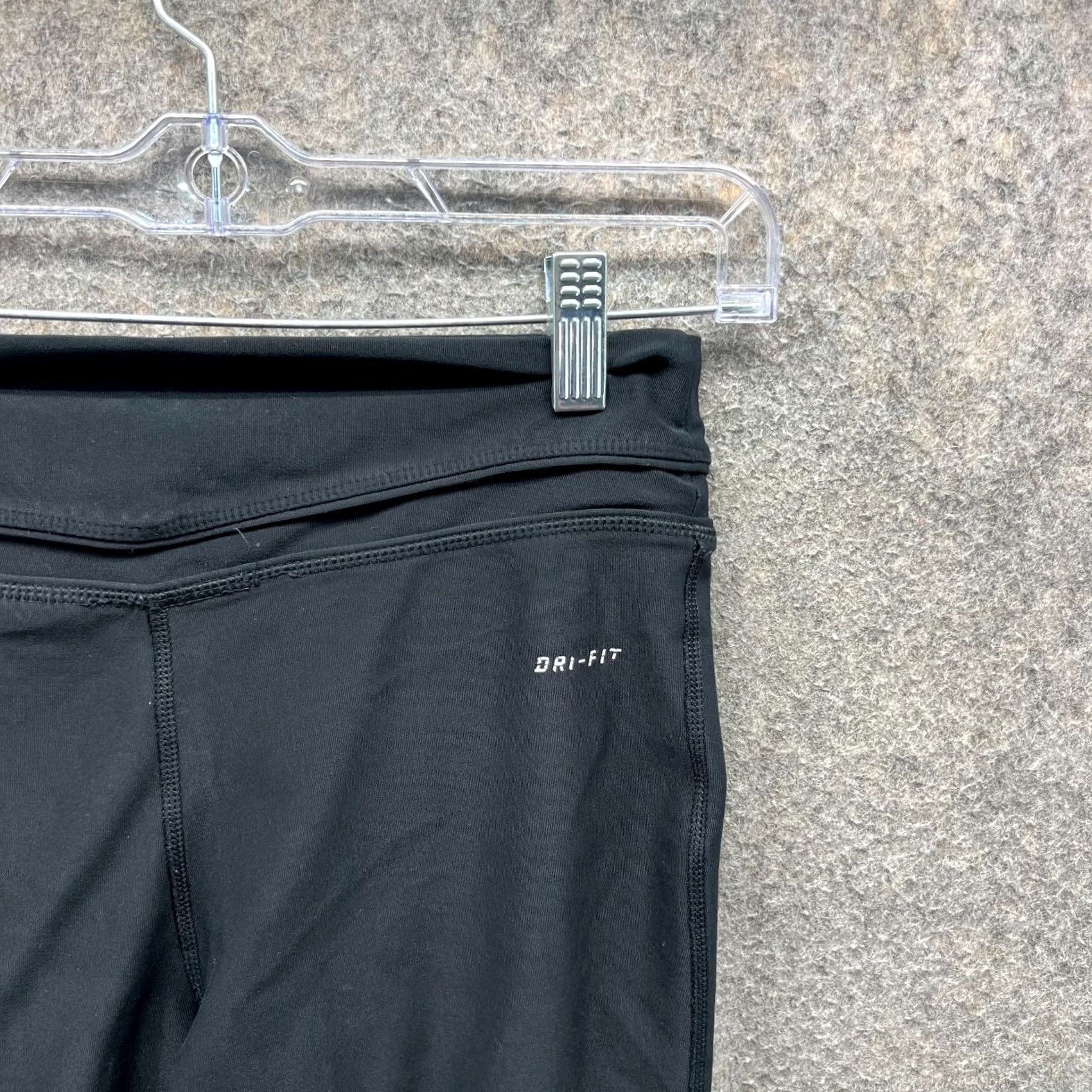 Nike Nike Pants Womens XS Black Athletic Dri Fit Cropped Leggings Swoosh Pockets Slim Inseam 16 Casual Womens XS Black Nike Pants Size 42" / US 20 - 3 Thumbnail