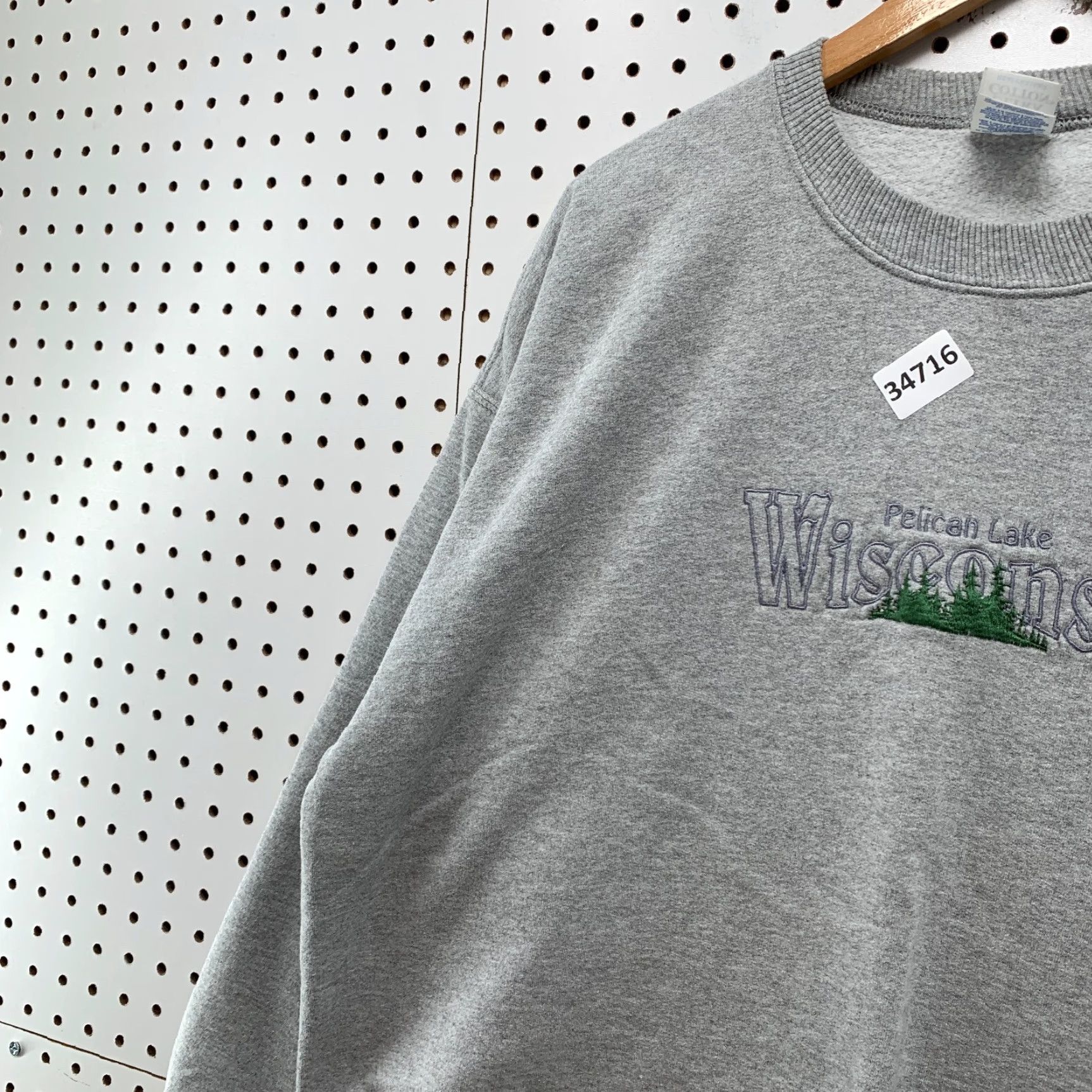 Gildan VINTAGE Wisconsin Pelican Lake Sweatshirt Mens XL Gray Fleece Pullover 26x29.5 Size US XL / EU 56 / 4 - 3 Thumbnail