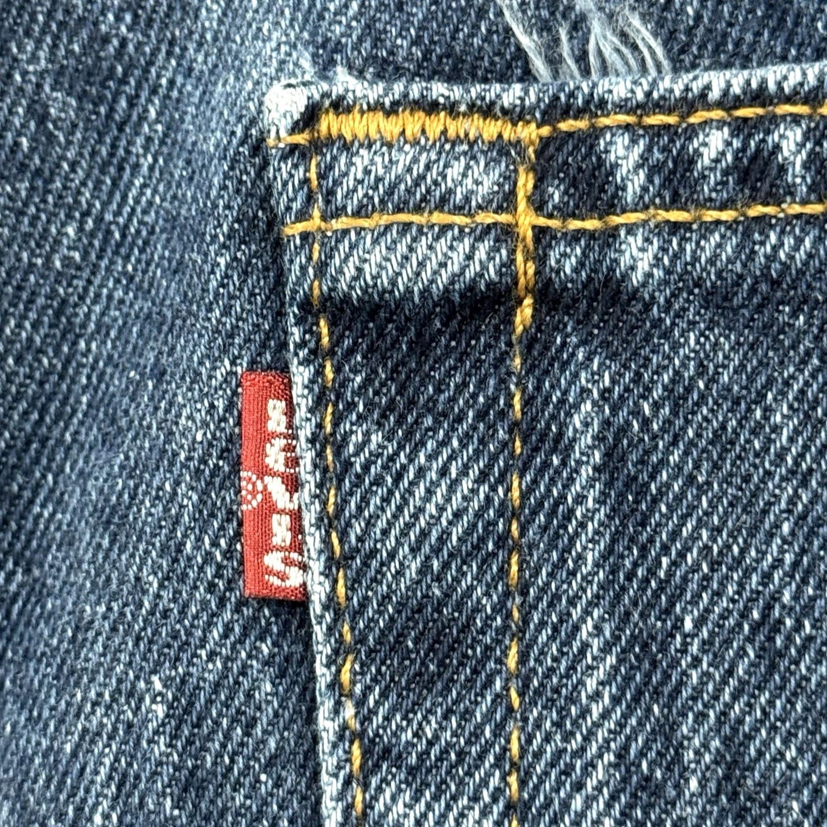 Levi's VINTAGE Levi’s 556 Jeans 14 Med Guys Fit Straight Leg 90s Blue Denim USA Women’s Regular Size 34x31 Girls/Mens? Size 36" / US 14 / IT 50 - 6 Thumbnail