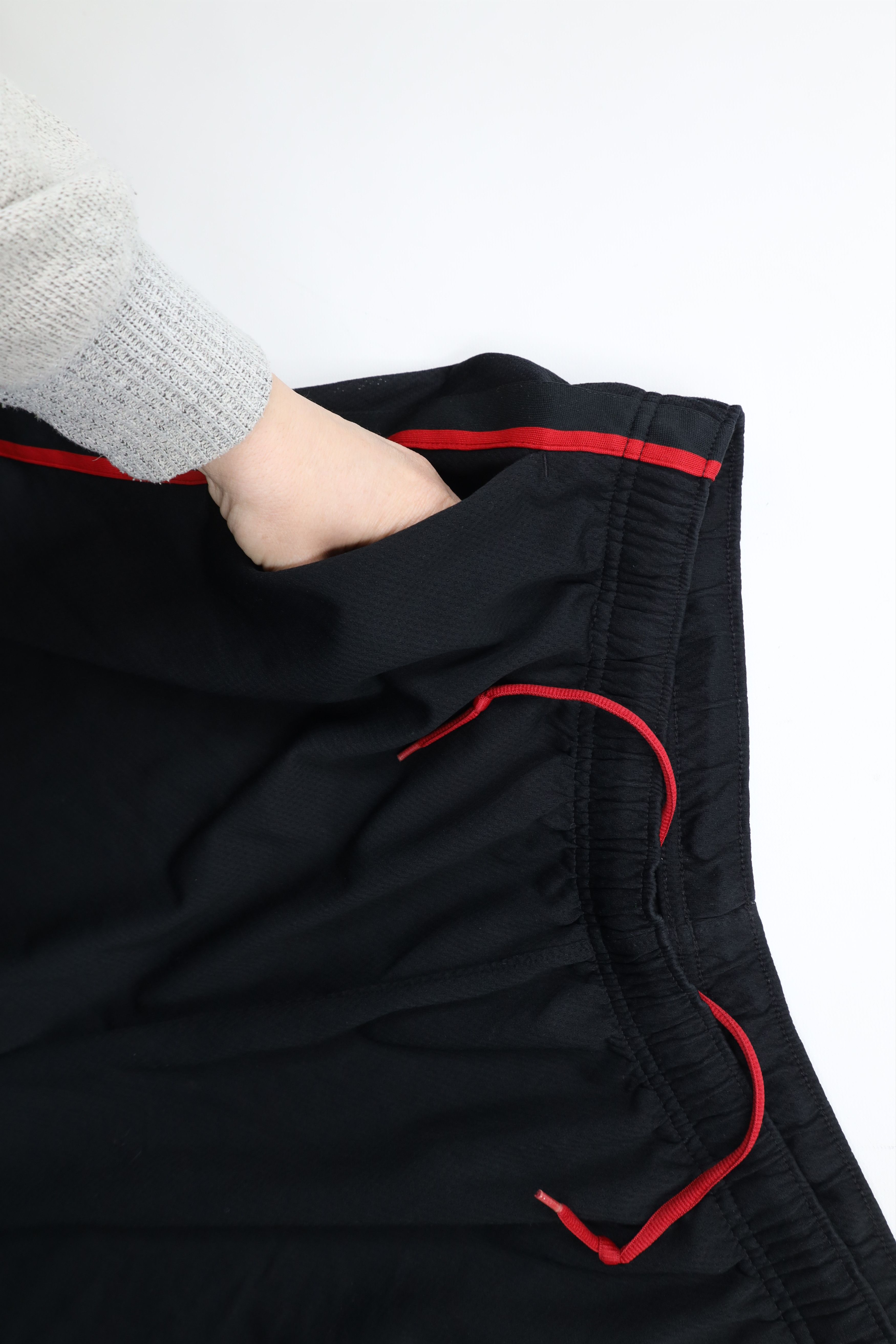 Nike × Vintage Vintage Y2K Nike Scott Mini Swoosh Above Knee Shorts Black Size US 34 / EU 50 - 6 Thumbnail