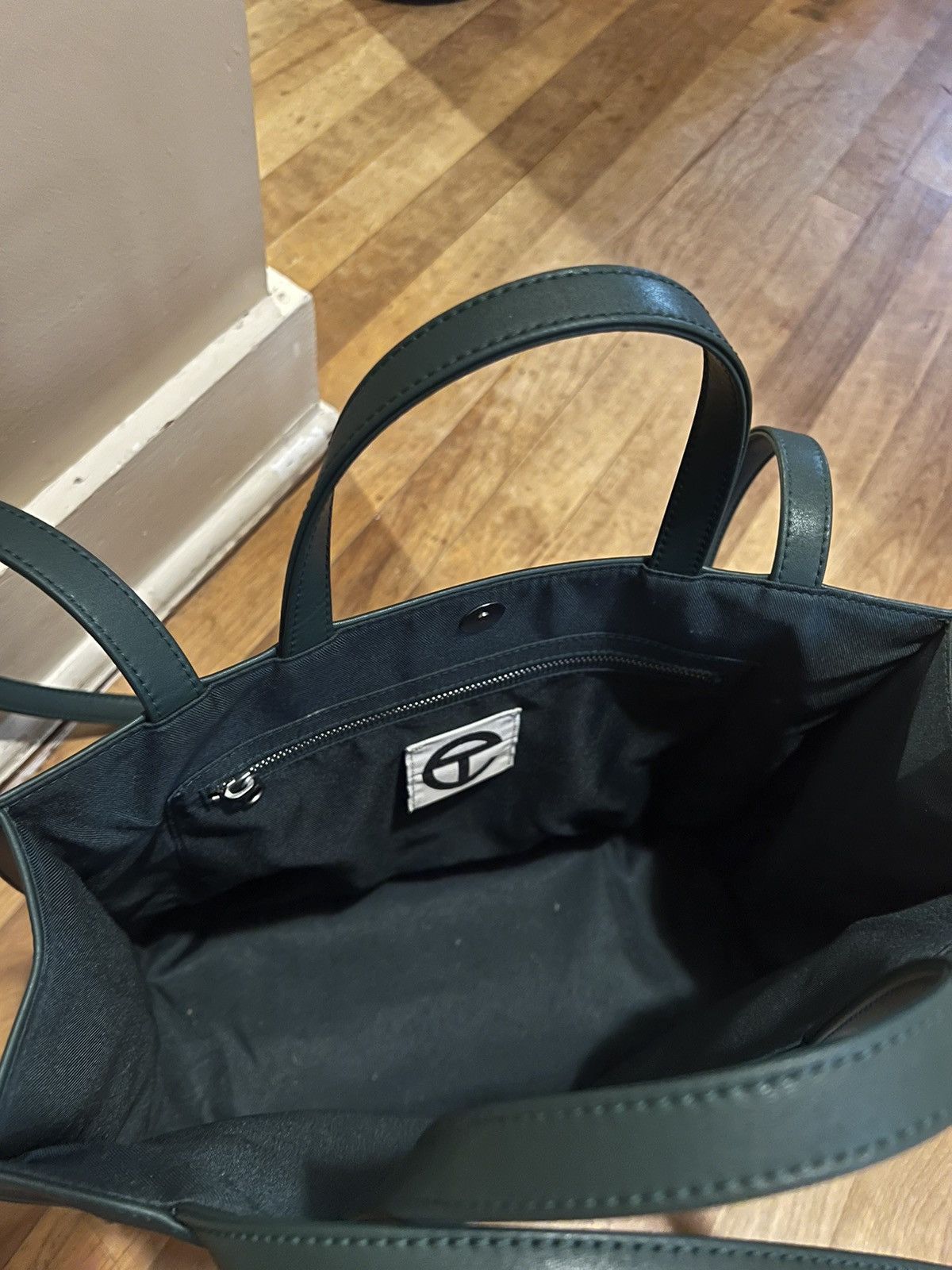 Telfar Like-new Olive green Telfar Bag, size medium Size ONE SIZE - 8 Thumbnail