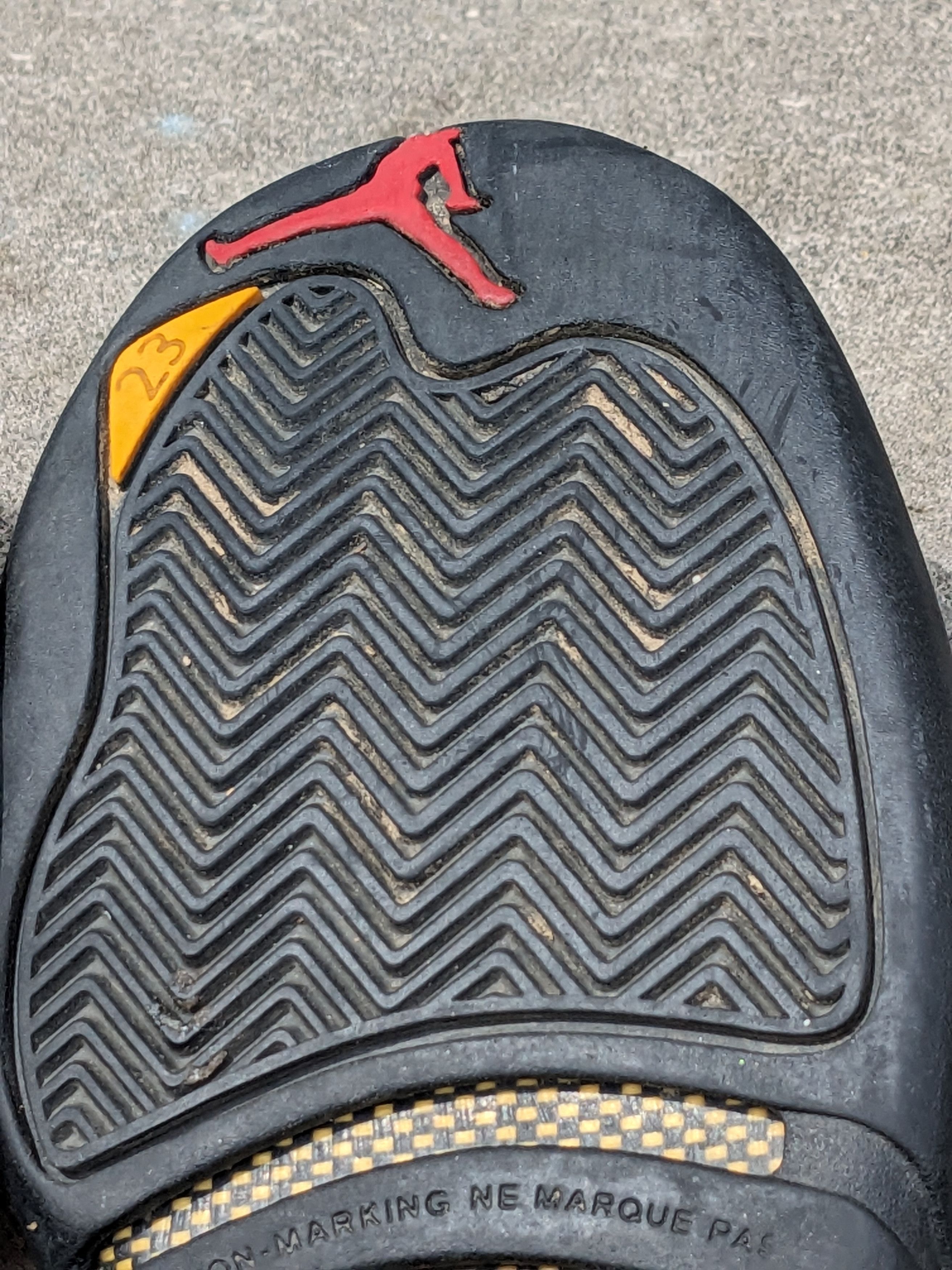 Jordan Brand × Nike Nike Air Jordan Retro 12 Taxi 2013 153265-125 Size 6Y Size US 6 / EU 39 - 12 Thumbnail