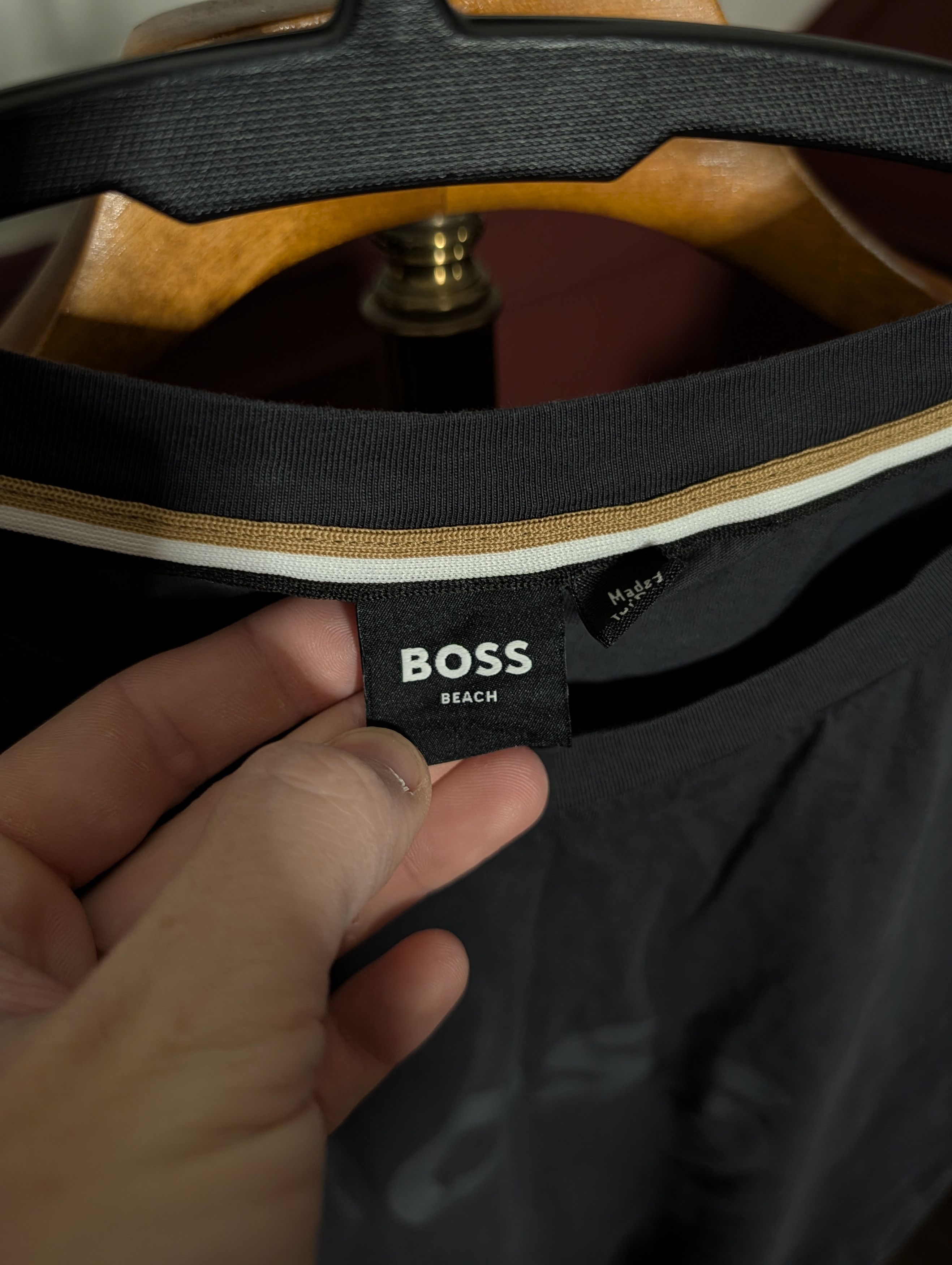 Hugo Boss BOSS Beach SUN Protection big logo graphic t-shirt Size US XL / EU 56 / 4 - 5 Thumbnail