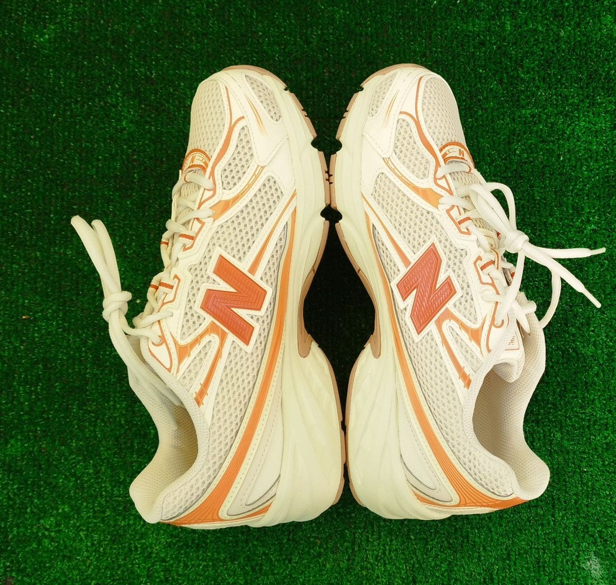 New Balance Sneakers New Balance 740 - #9 Size US 9 / EU 42 - 4 Thumbnail