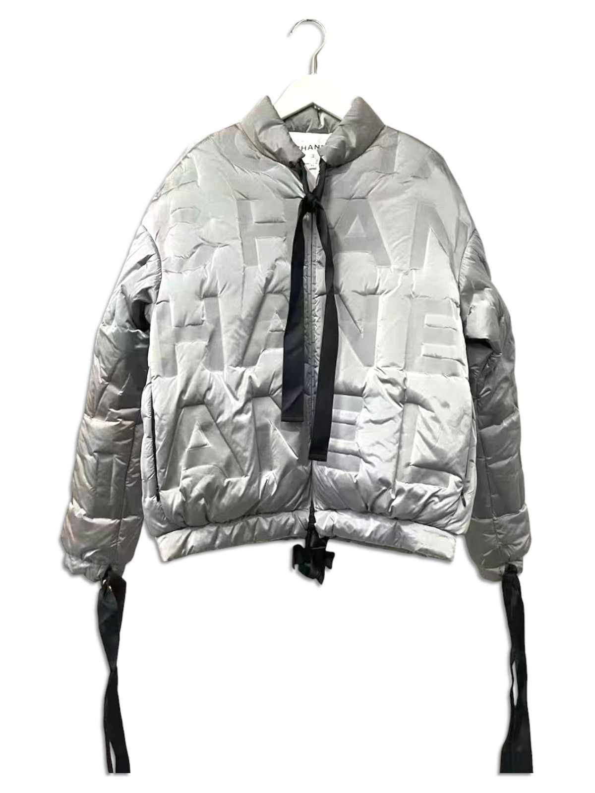 Chanel Chanel logo embossed Silver Puffer Jacket FW17 Size XXS / US 00 / IT 34 - 1 Thumbnail