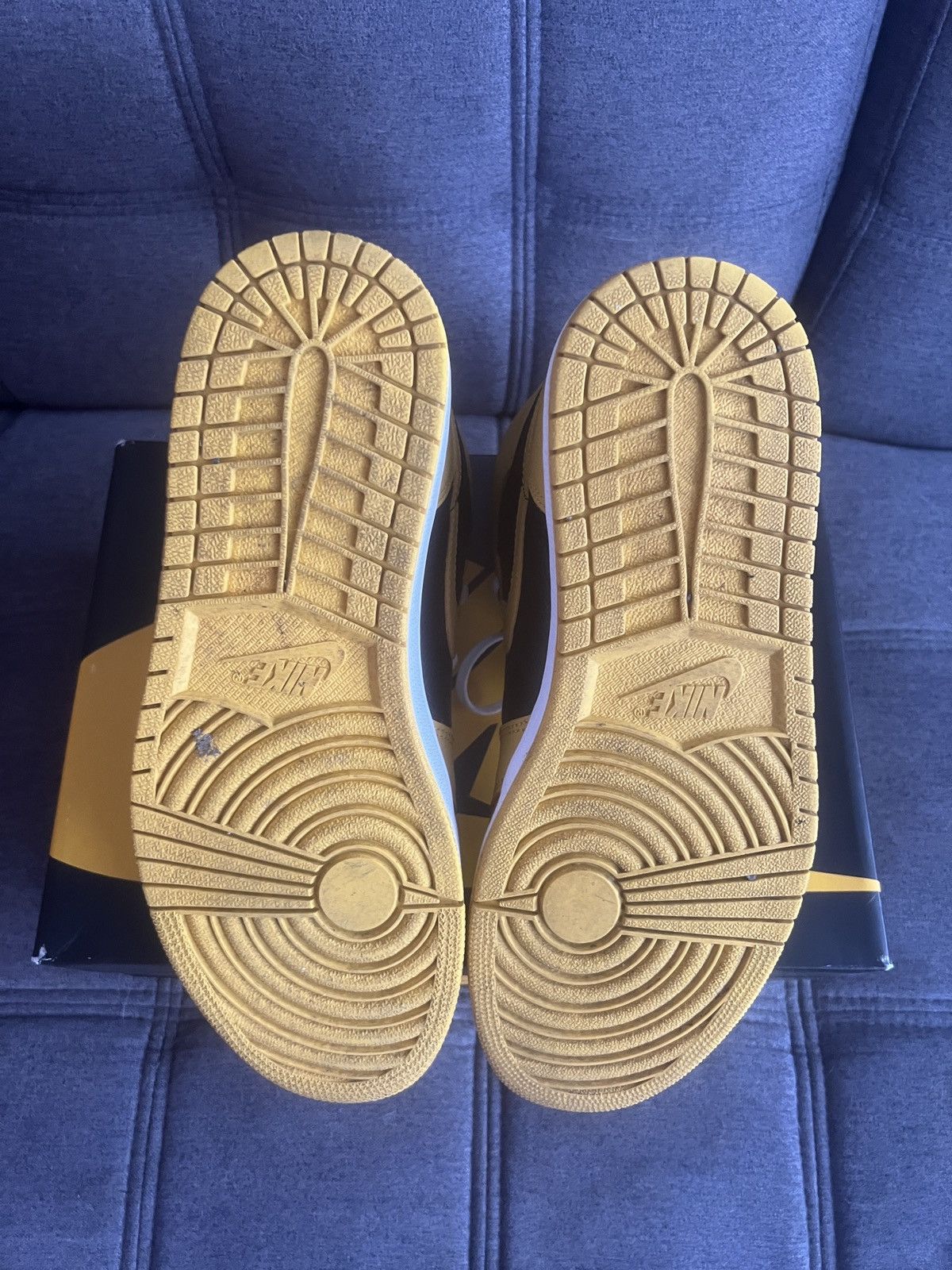 Jordan Brand Air Jordan 1 retro high OG ‘pollen’ Size US 11 / EU 44 - 5 Thumbnail
