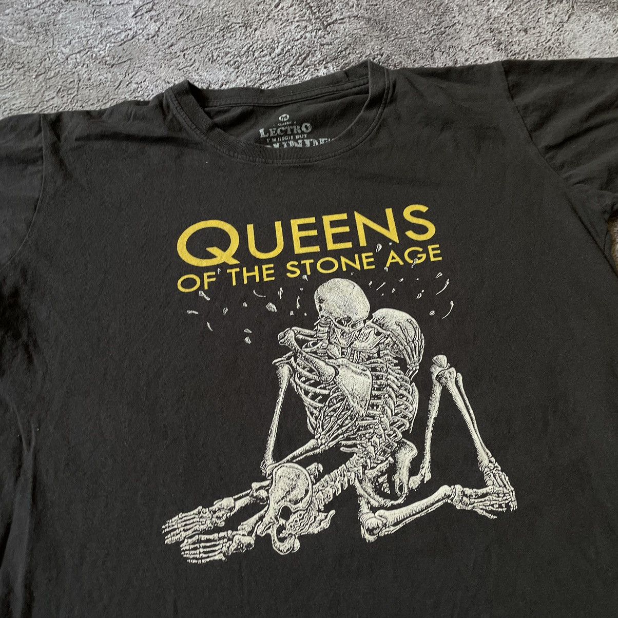 Vintage Vintage Y2K Queens Graphic Tee Faded Black Goth Wide Leg M Size US M / EU 48-50 / 2 - 6 Thumbnail