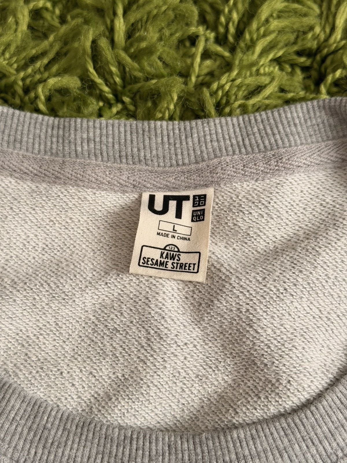 Kaws × Uniqlo KAWS X UNIQLO X SESAME STREET CREWNECK SWEATSHIRT Size US L / EU 52-54 / 3 - 3 Thumbnail