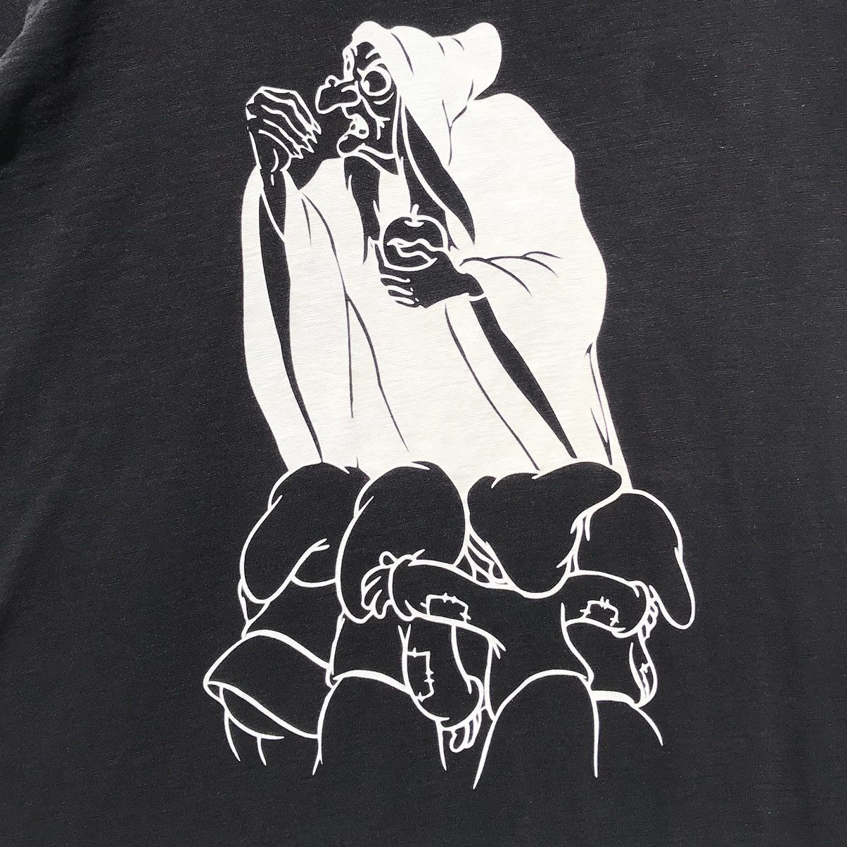 Undercover × Uniqlo Undercover X Uniqlo Snow White Tee Undercover SunFaded Size US M / EU 48-50 / 2 - 11 Thumbnail