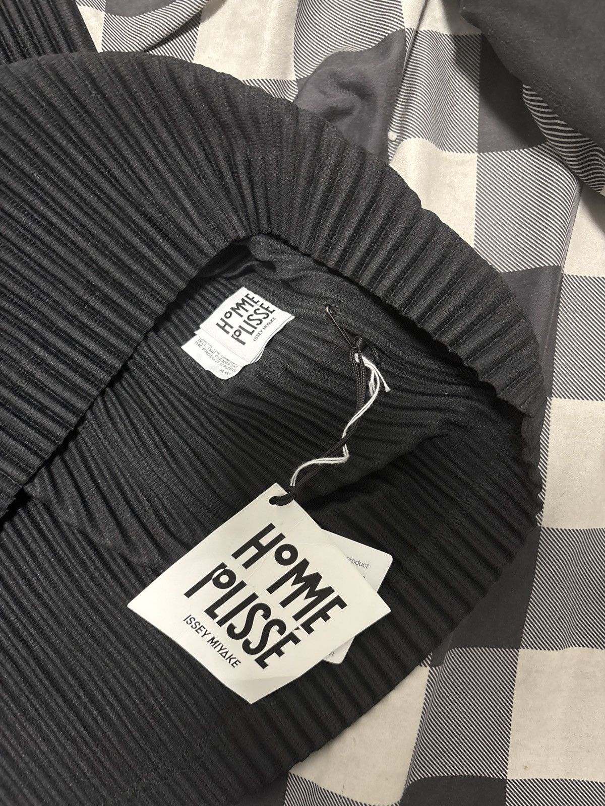Homme Plisse Issey Miyake HOMME PLISSÉ ISSEY MIYAKE T-SHIRT Size US XL / EU 56 / 4 - 3 Thumbnail