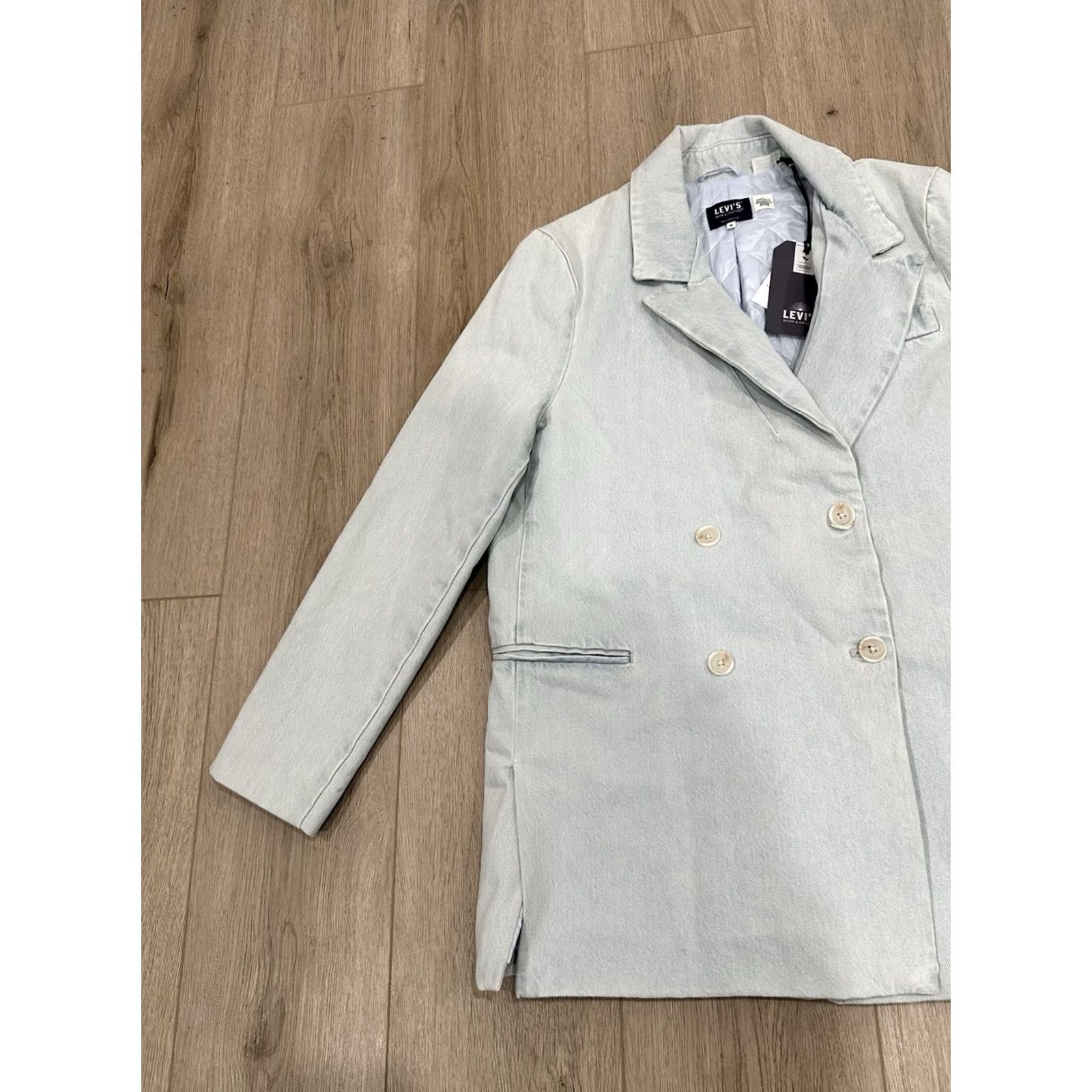 Levi's NWT Levi’s Made & Crafted Light Wash Denim Women’s Jacket Blazer Double Breast M Jacket Women Blue 80s Vintage N/A Size M / US 6-8 / IT 42-44 - 4 Thumbnail