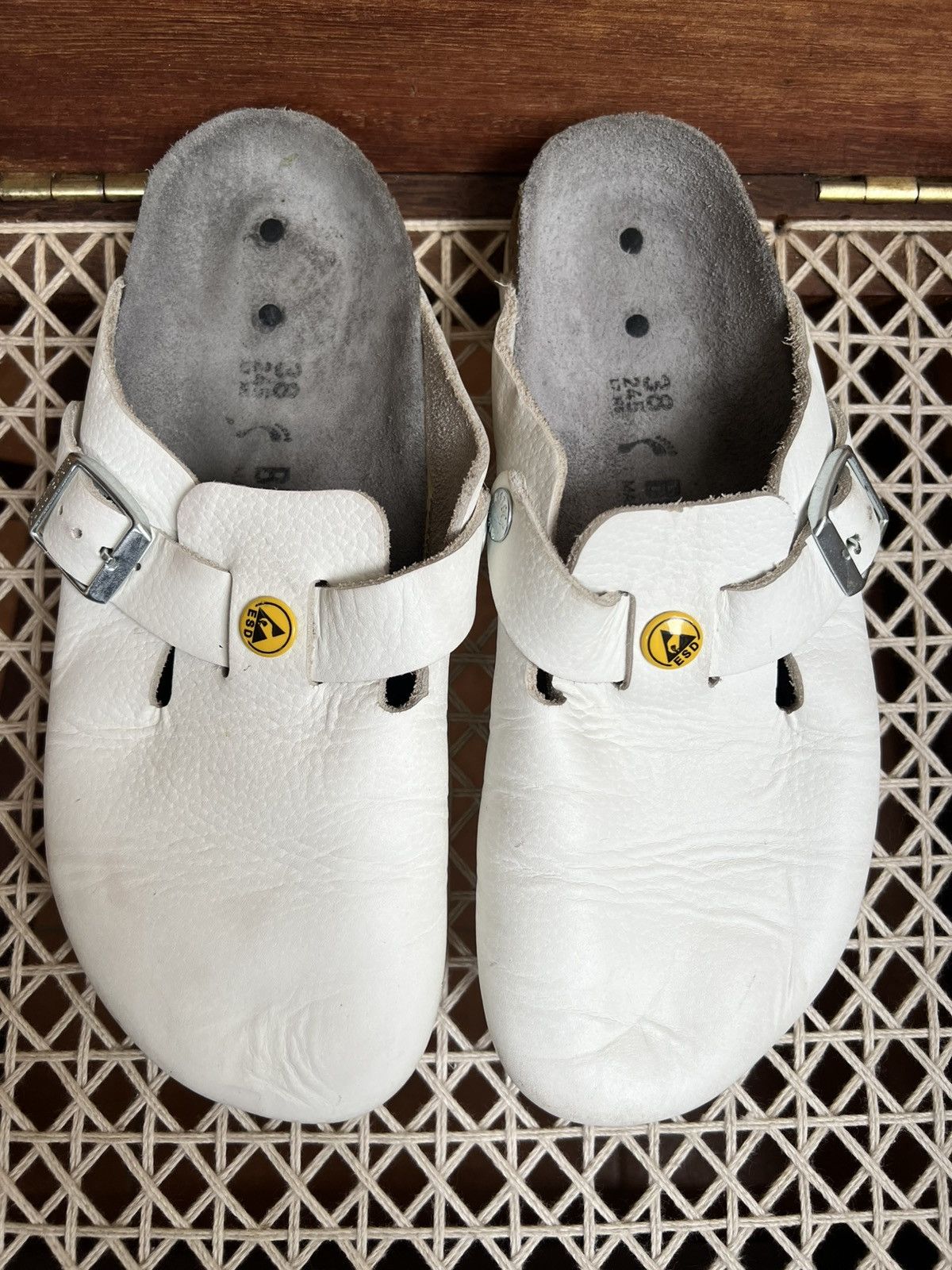 Birkenstock Birkenstock Leather Boston White Comfort Clogs EU 38 Size US 8 / IT 38 - 1 Thumbnail