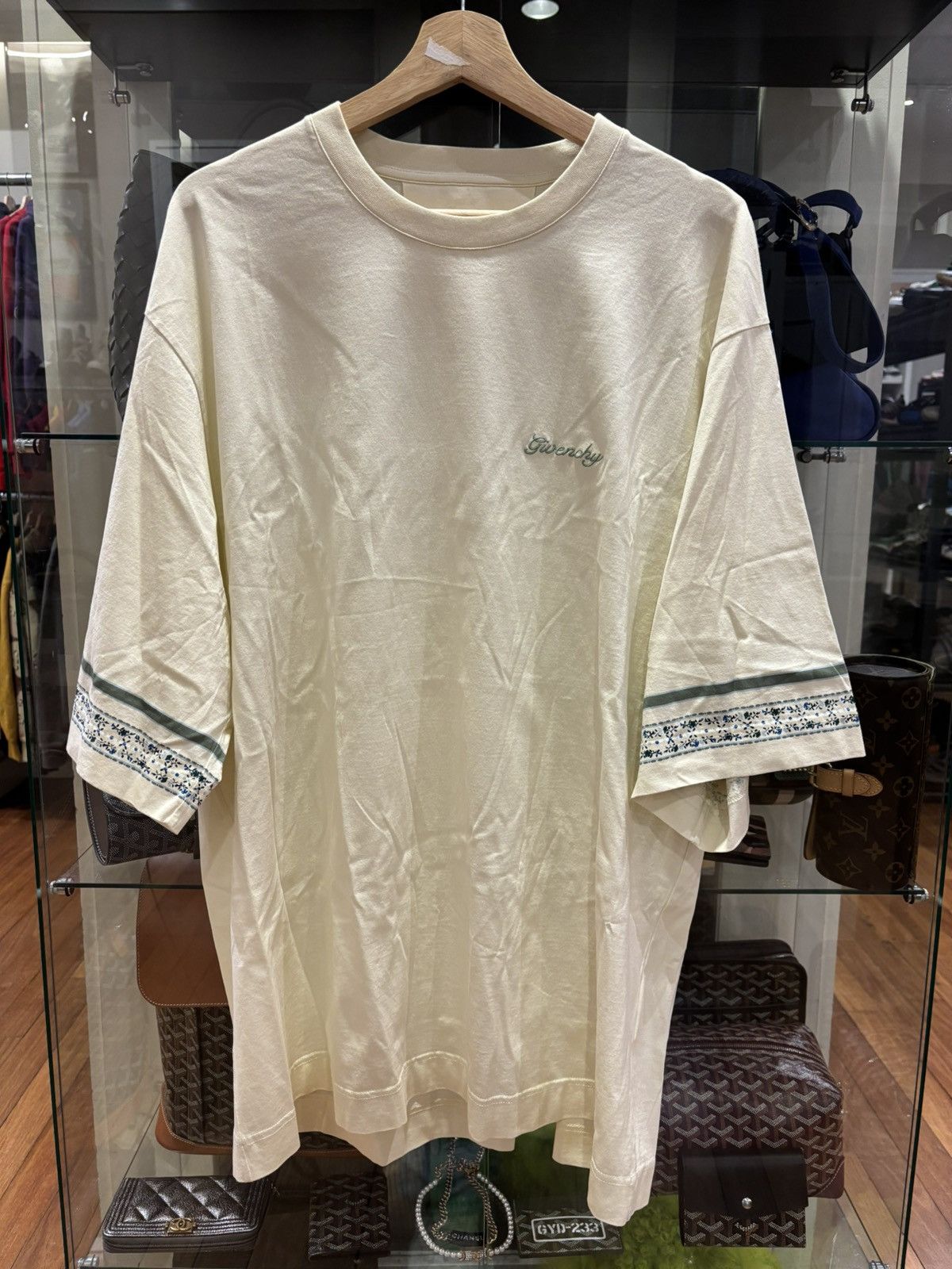 Givenchy Givenchy Embroidered Floral Tee Size US XXL / EU 58 / 5 - 1 Thumbnail