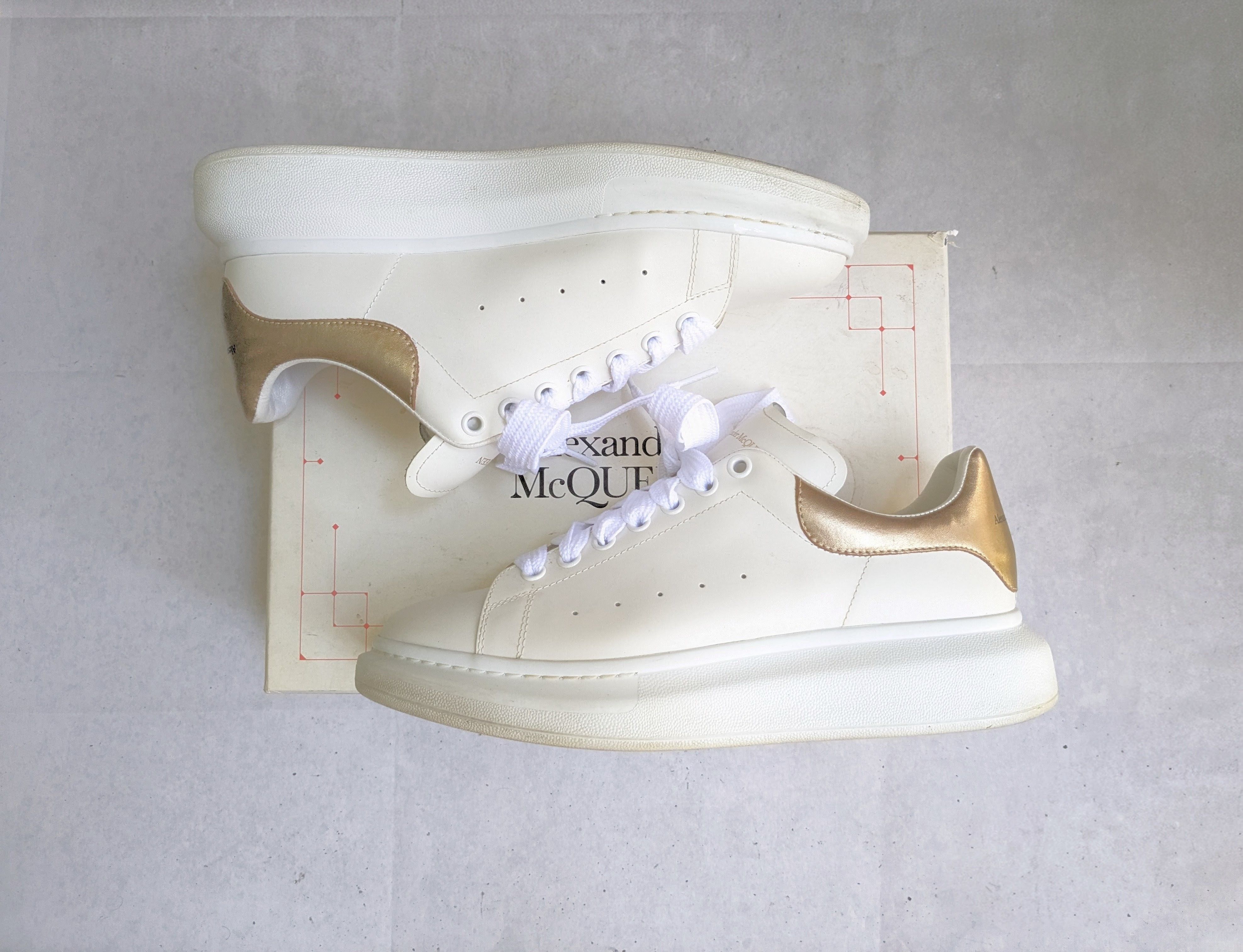 Alexander McQueen Alexander McQueen Oversized Larry Sneakers White Gold 12 45 Size US 12 / EU 45 - 1 Thumbnail