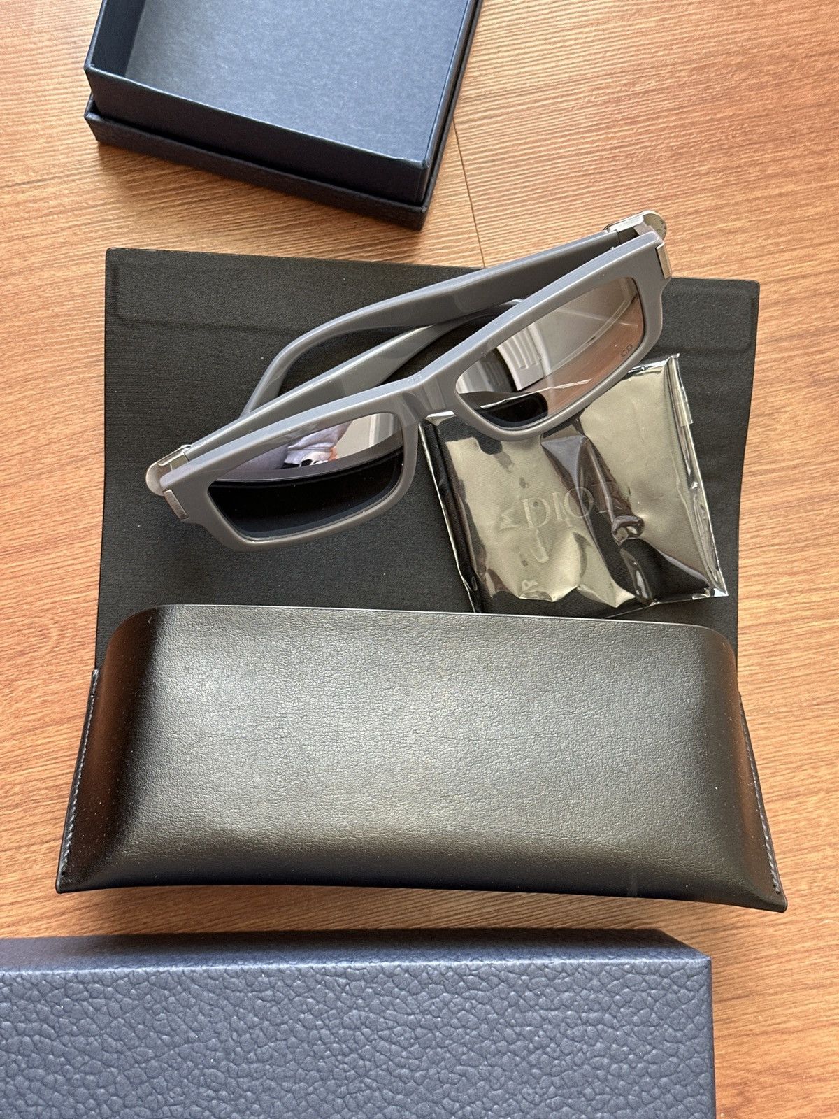 Dior Dior Icon Grey Sunglasses Size ONE SIZE - 16 Thumbnail