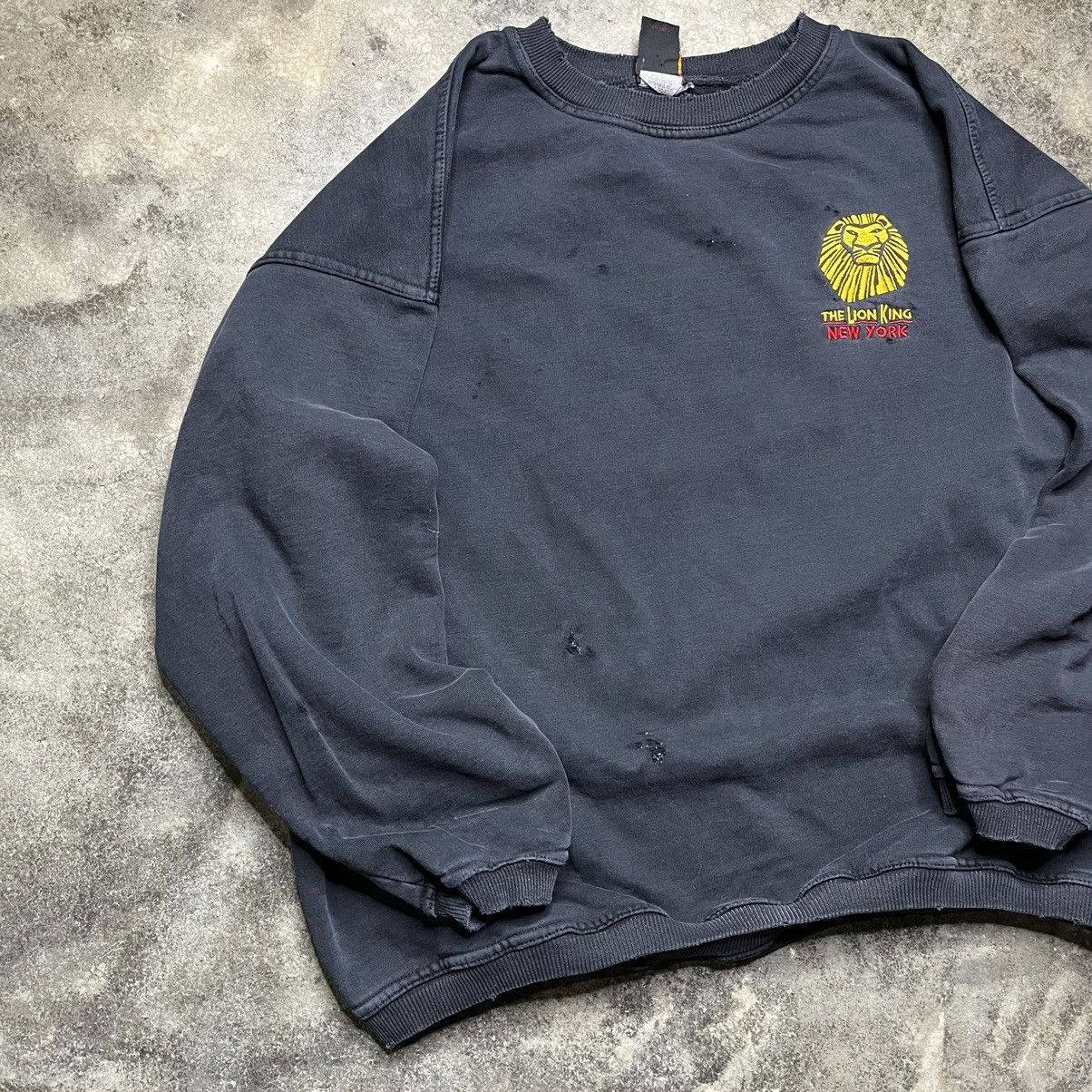 Vintage vintage thrashed lion king new york broadway swsstshirt Size US XL / EU 56 / 4 - 2 Thumbnail