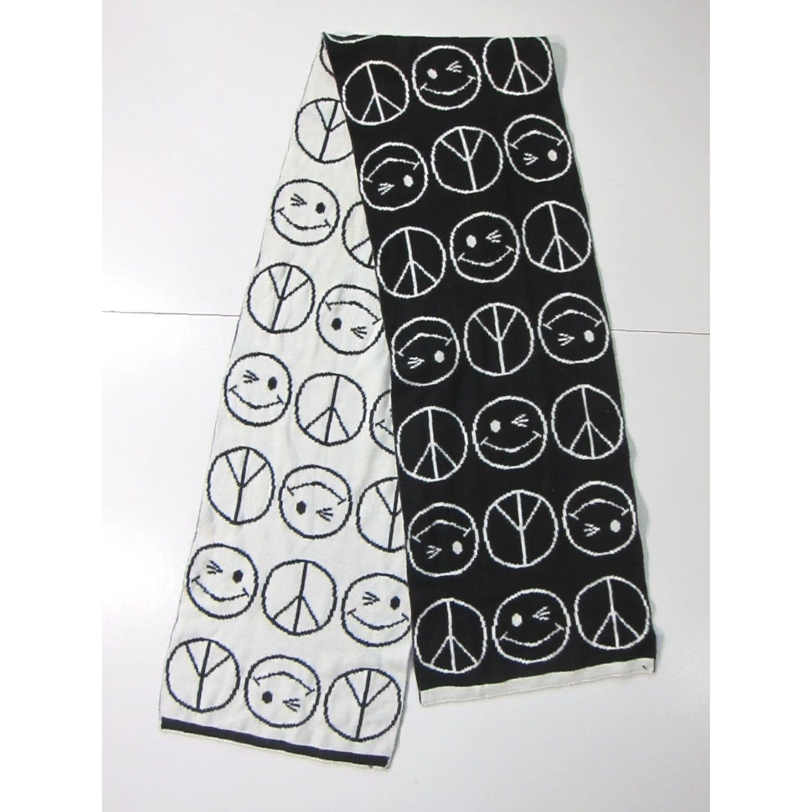 Joe Boxer Joe Boxer Scarf Women Black White Rectangle Neck Scarf Smiley Face Emoji Soft Warm Cozy Size ONE SIZE - 2 Thumbnail