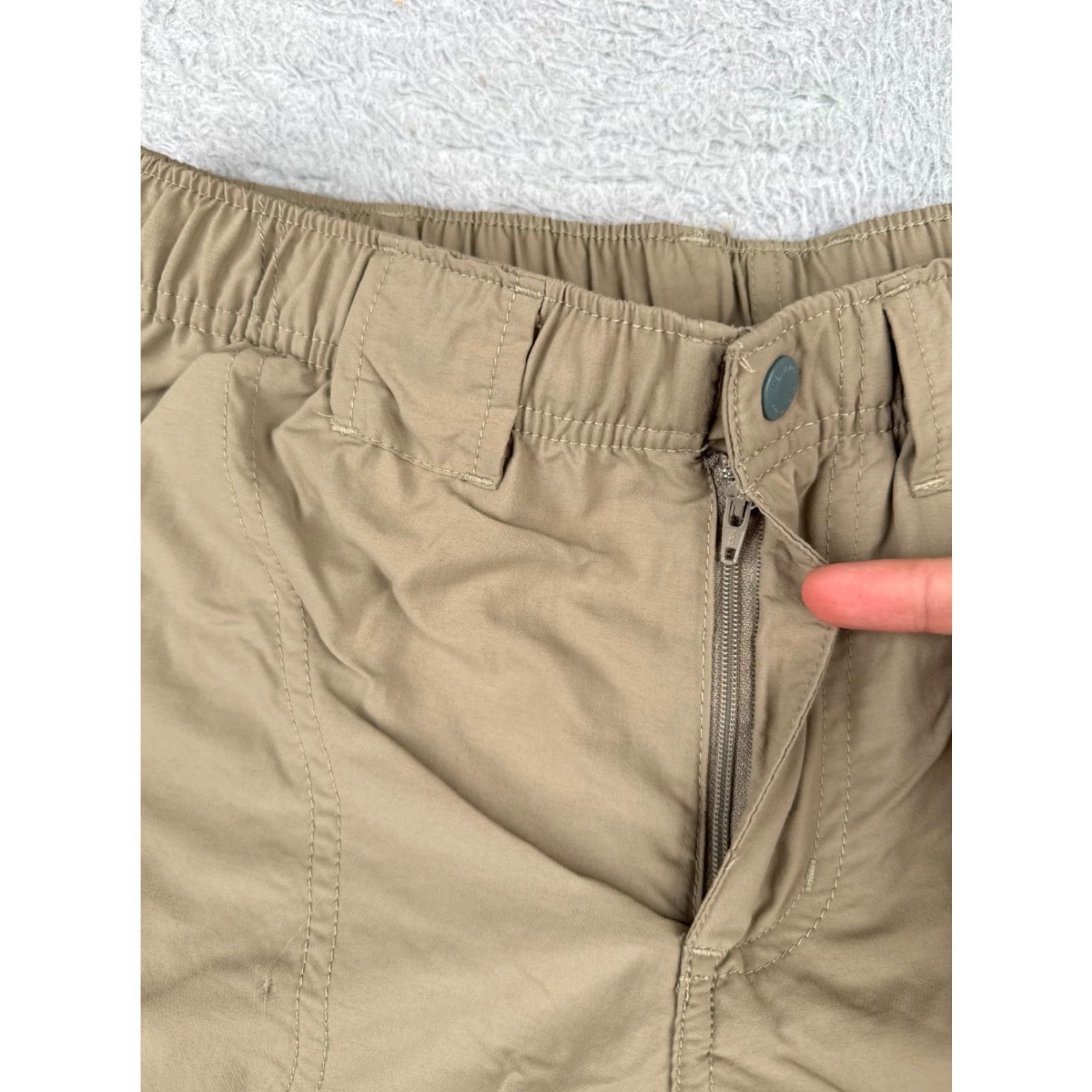 Vintage Columbia Shorts Women Small Beige Sandy River Cargo Nylon 30x6 Regular Elastic Waist Pockets 6 in Inseam Size 28" / US 6 / IT 42 - 6 Thumbnail