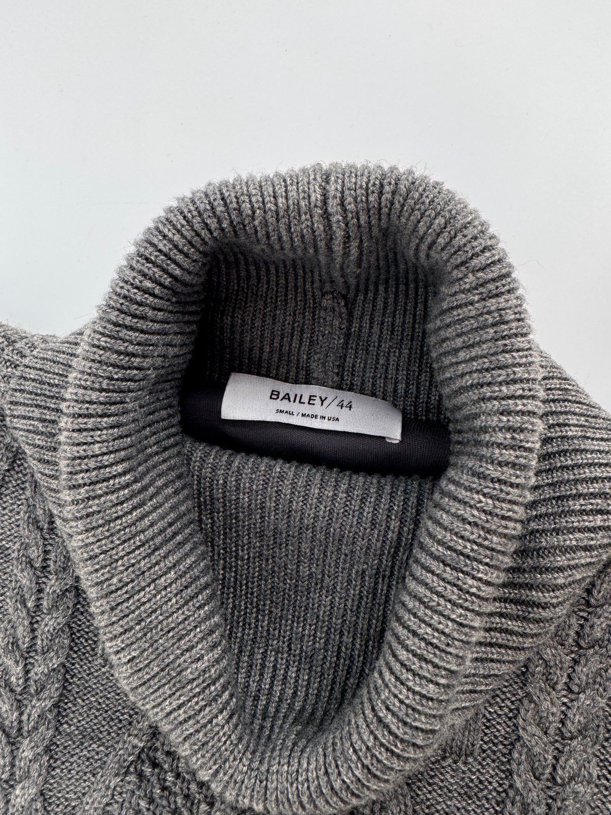 Bailey 44 Bailey 44 Back Tie Whit Gray Cable knit Sweater Top Small. Size S / US 4 / IT 40 - 3 Thumbnail