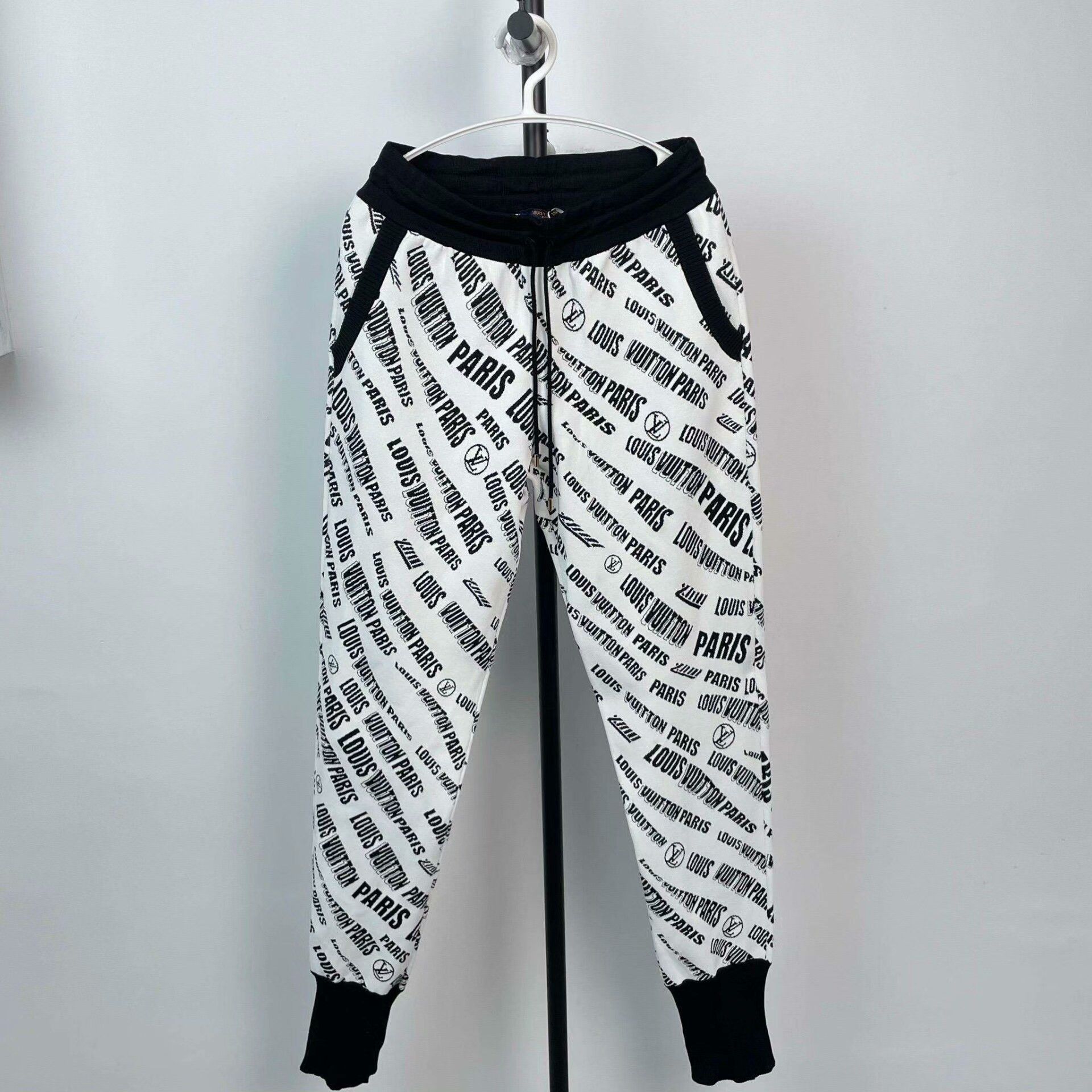 Louis Vuitton Louis Vuitton Men's Knit Sweatpants Size US 32 / EU 48 - 1 Thumbnail