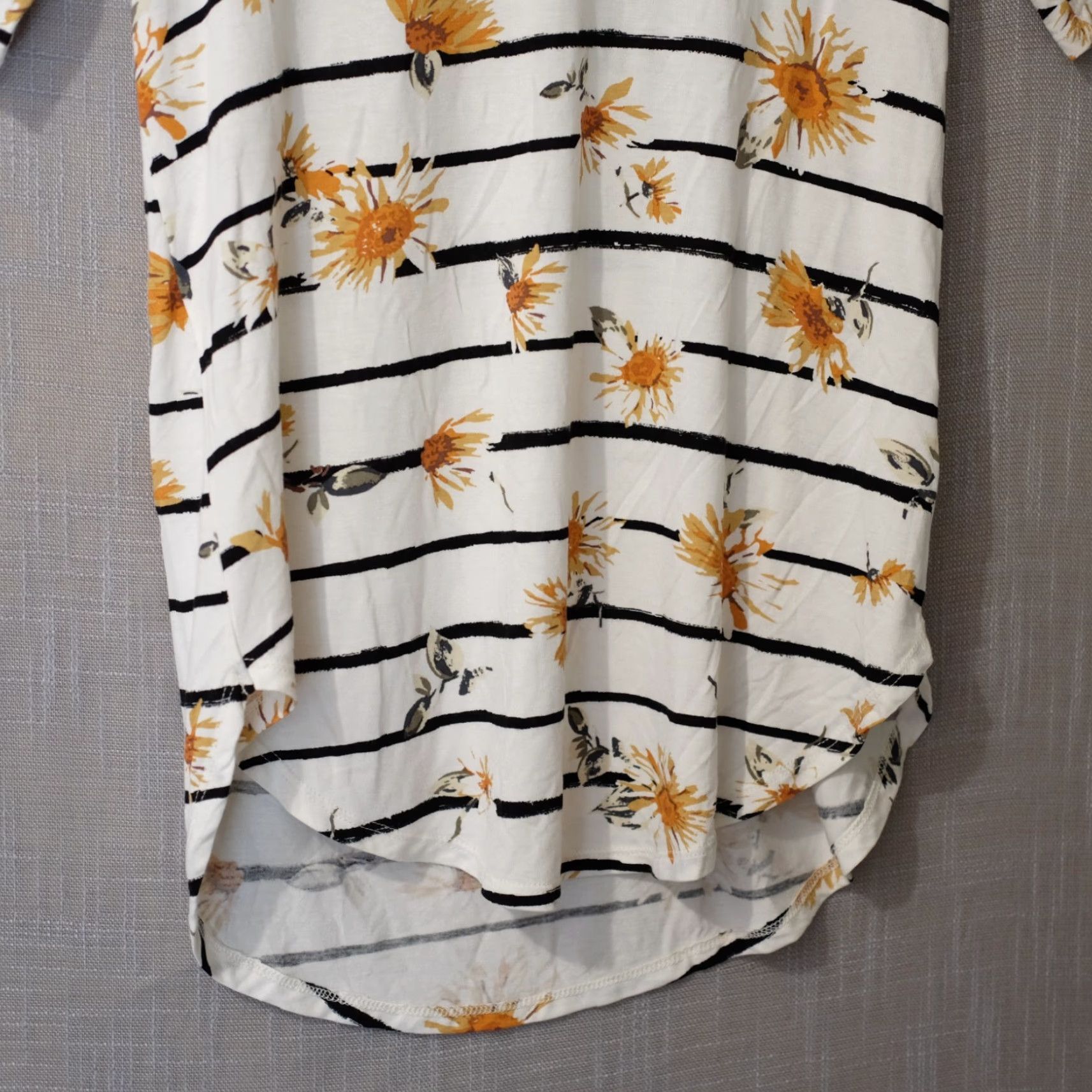 Vintage VINTAGE Nwot! 24/7 MAURICES Floral Tunic Top Super Soft Lightweight Womens S #H99-55 Size S / US 4 / IT 40 - 5 Thumbnail