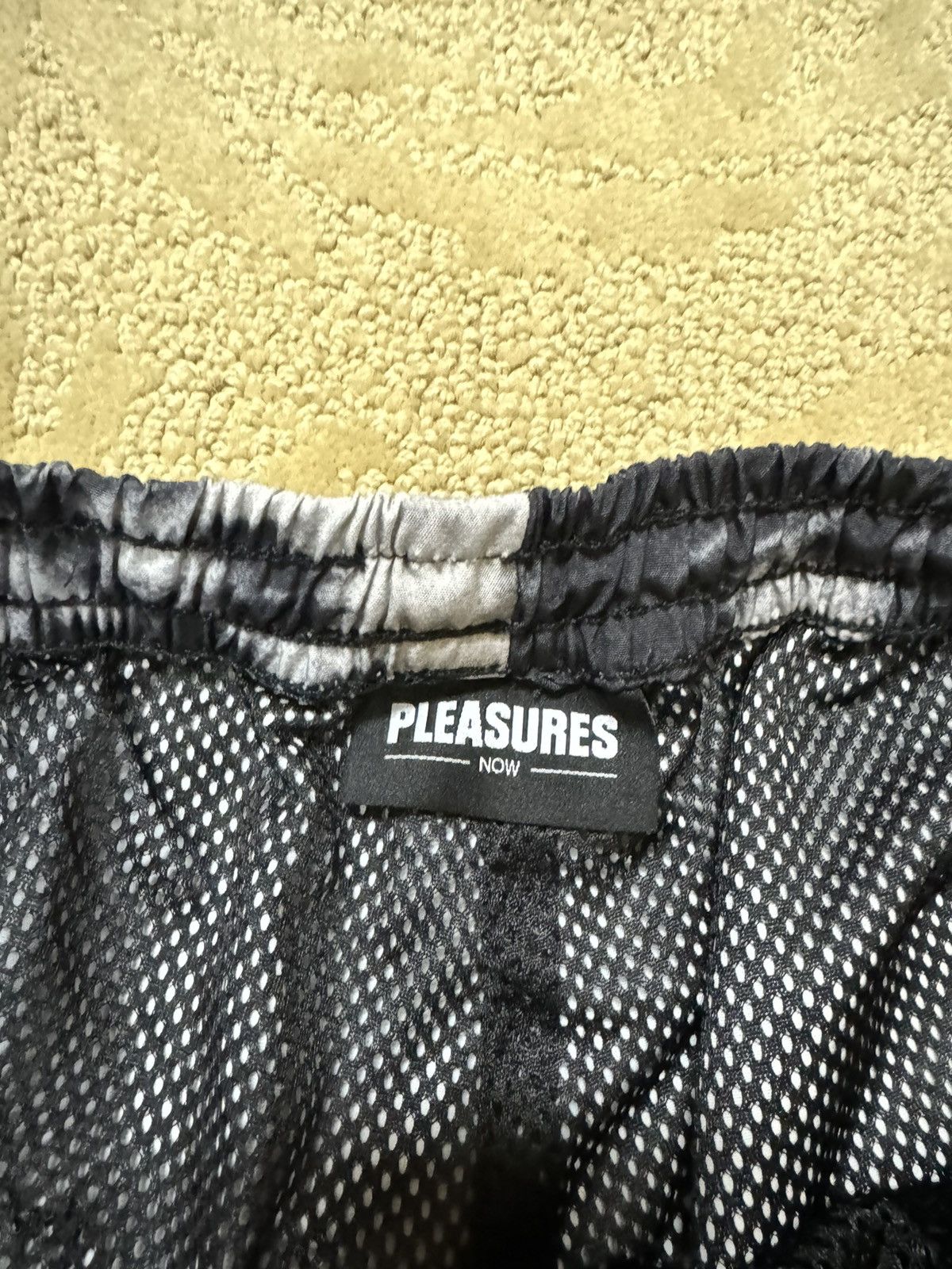 Pleasures Pleasures Black & White Graphic Shorts Size US 30 / EU 46 - 2 Thumbnail