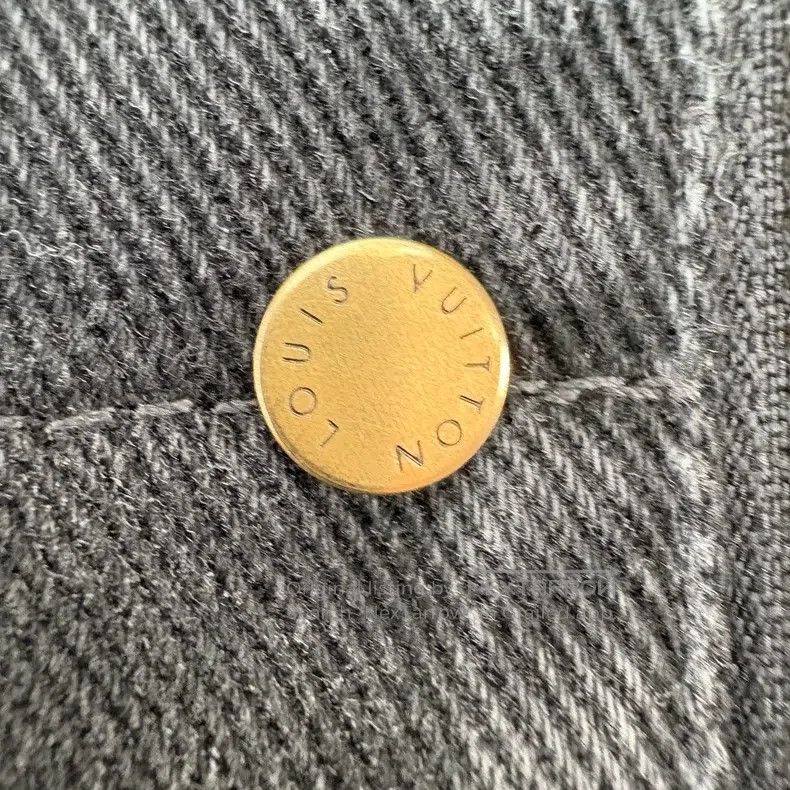 Louis Vuitton Louis Vuitton Black embossed logo denim jacket Size US M / EU 48-50 / 2 - 5 Thumbnail