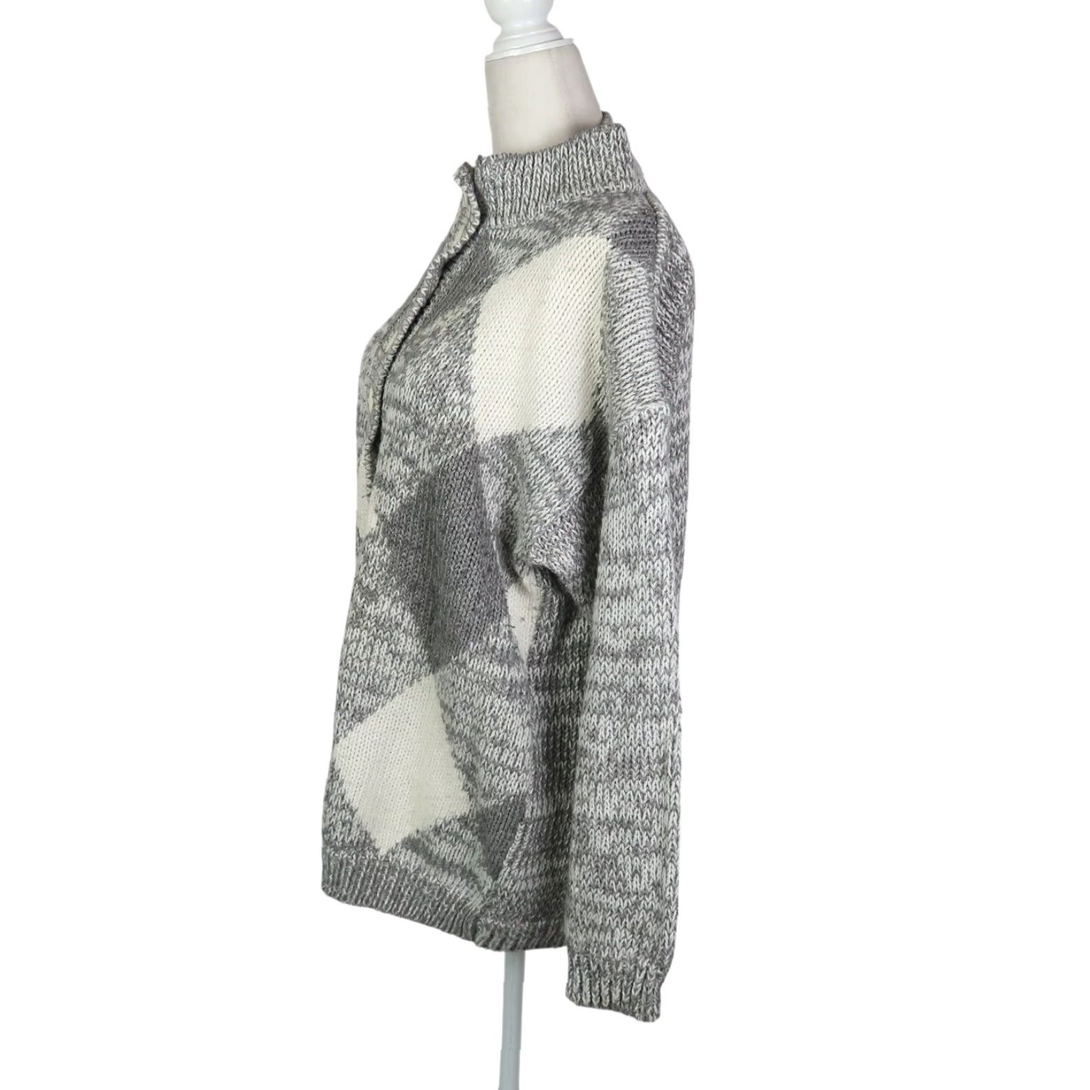 Vintage VINTAGE Yoido Club Diamond Check Henley Sweater S Womens Pullover Long Sleeve Knit 90s 80s Argyle Ramie Acrylic Cream Grey Size S / US 4 / IT 40 - 3 Thumbnail