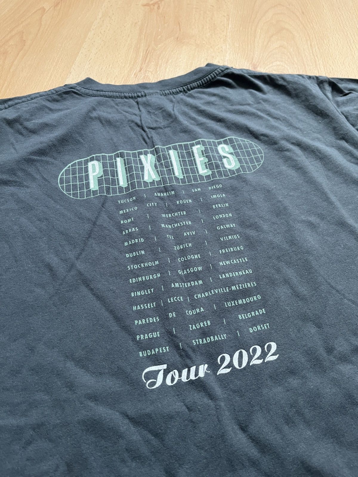 Band Tees The Pixies 2022 tour tee Size US L / EU 52-54 / 3 - 5 Thumbnail