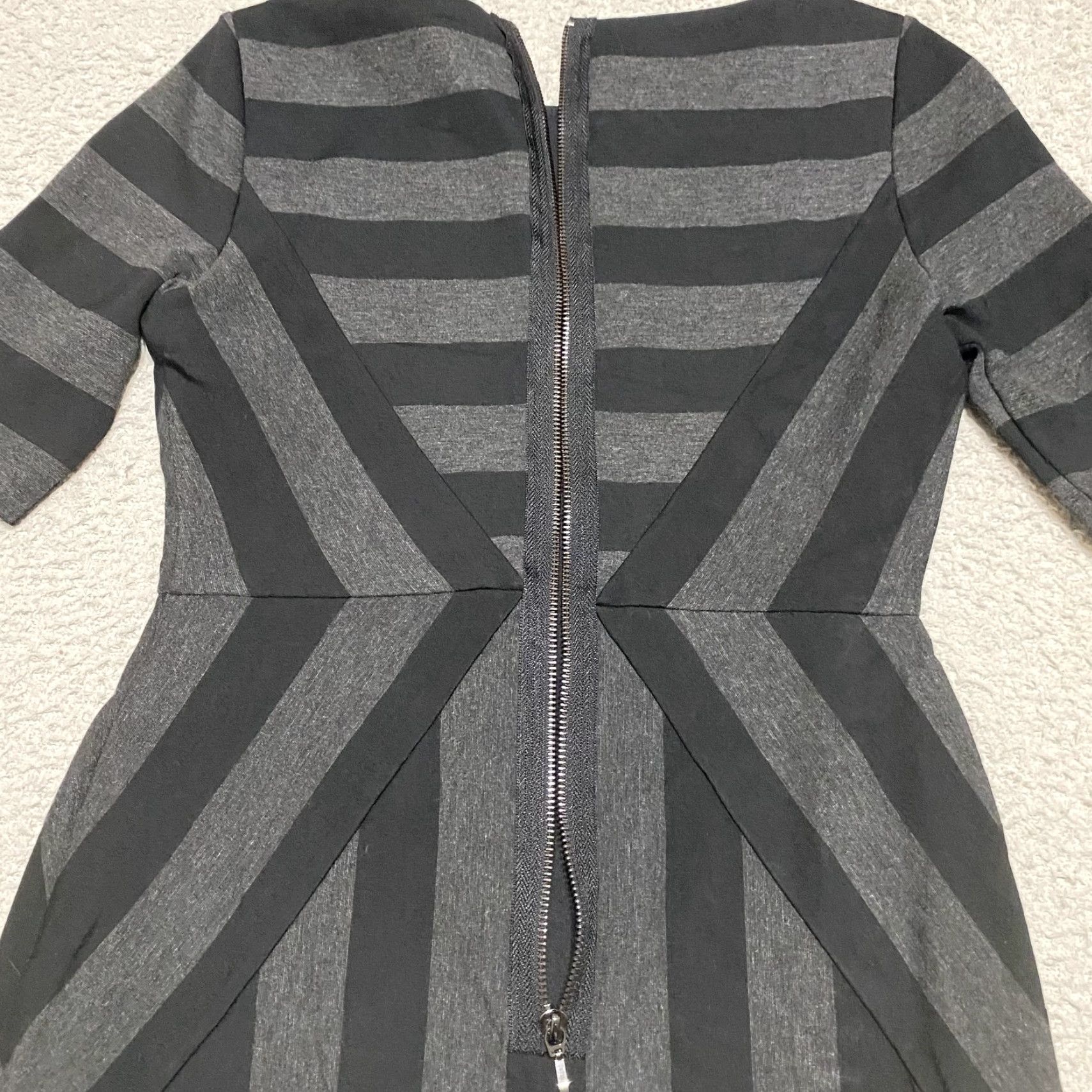Vintage Maeve Dress Womens 6 Black Gray Striped Short Sleeve Midi Sheath Classic Stretch Size 28" / US 6 / IT 42 - 7 Thumbnail