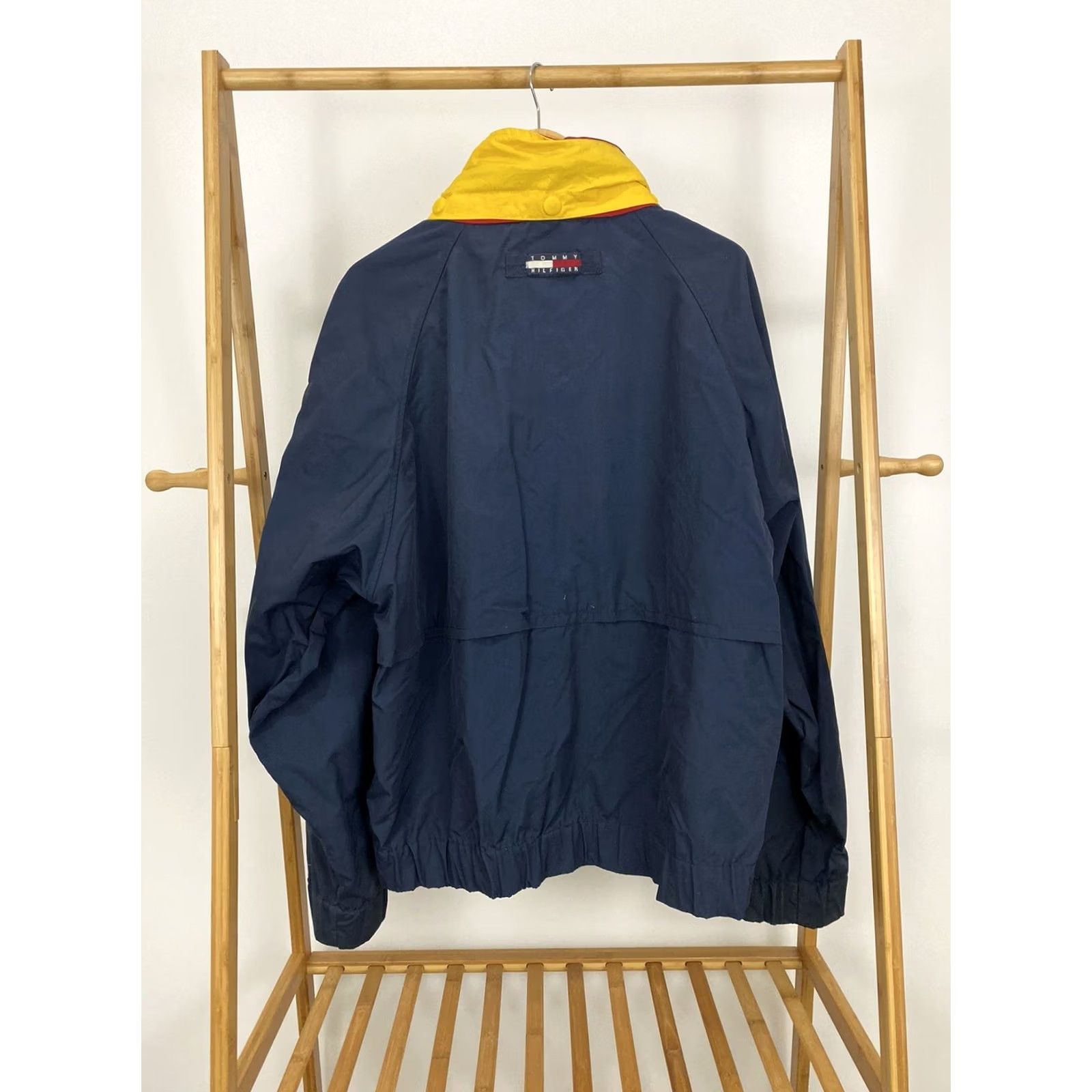 Tommy Hilfiger VTG Tommy Hilfiger Spell Out Flag Windbreaker Full Zip Hooded Jacket XL Mens Blue Red Yellow Size US XL / EU 56 / 4 - 2 Thumbnail